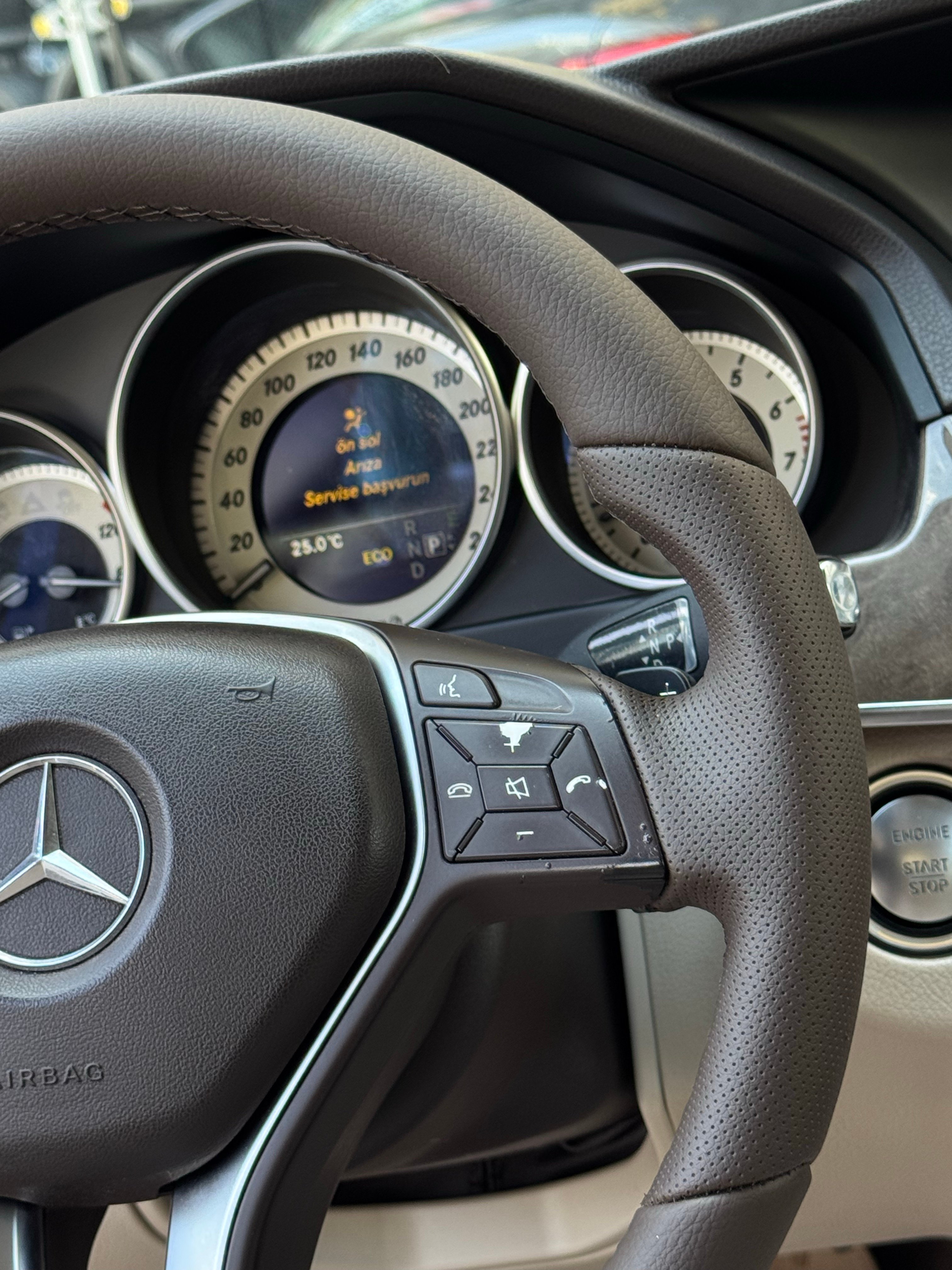Mercedes E180 Araca Özel Dikmeli Direksiyon Kılıfı