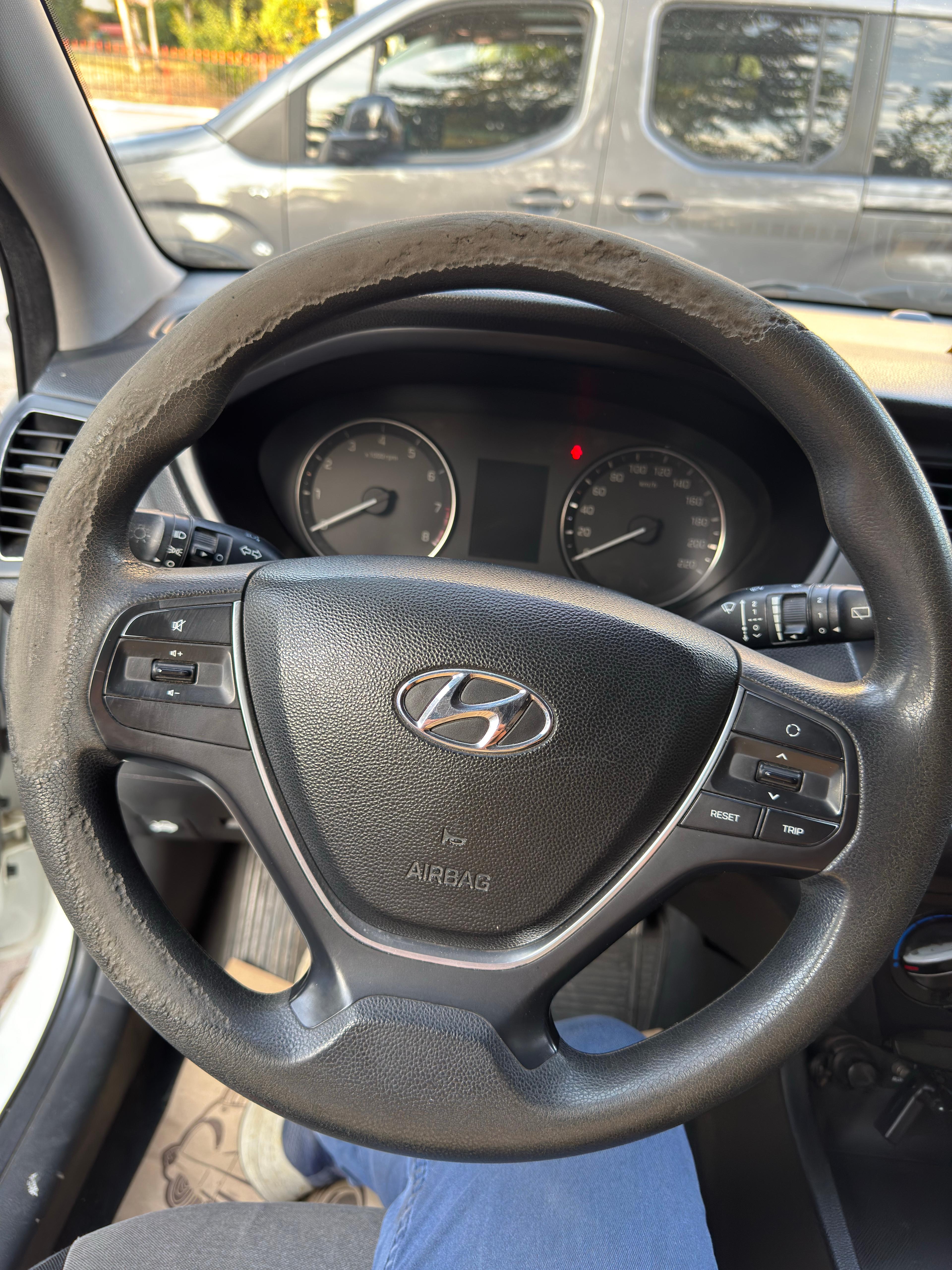 Hyundai i20 Araca Özel Dikmeli Direksiyon Kılıfı(Spor model)