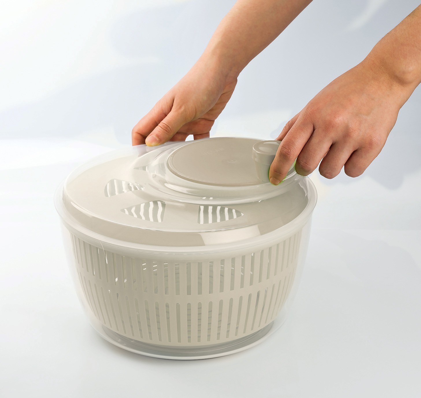 Salad Spinner 5 Liter Vegetable Dryer With Easy-To-Use Non-Slip Base And Large Capacity - CREAM