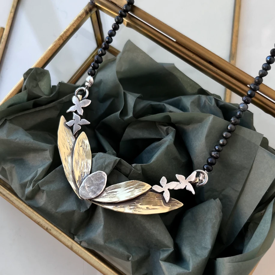 Zeytin Dalı - Çiçekli Siyah İncili Kolye