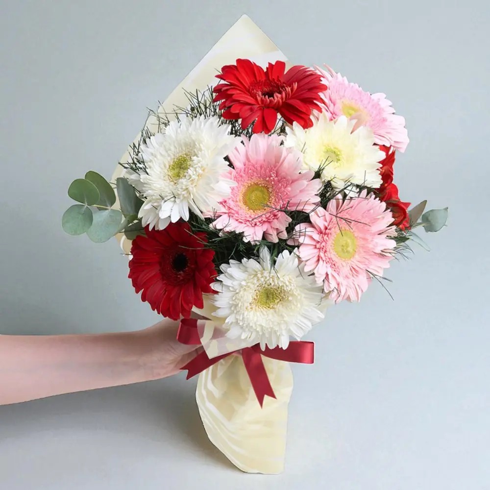 Krem Bukette Rengarenk Gerbera Çiçekleri