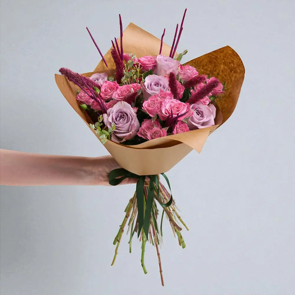 Kraft Bukette Pembe Çardak Gül ve Lila Gül