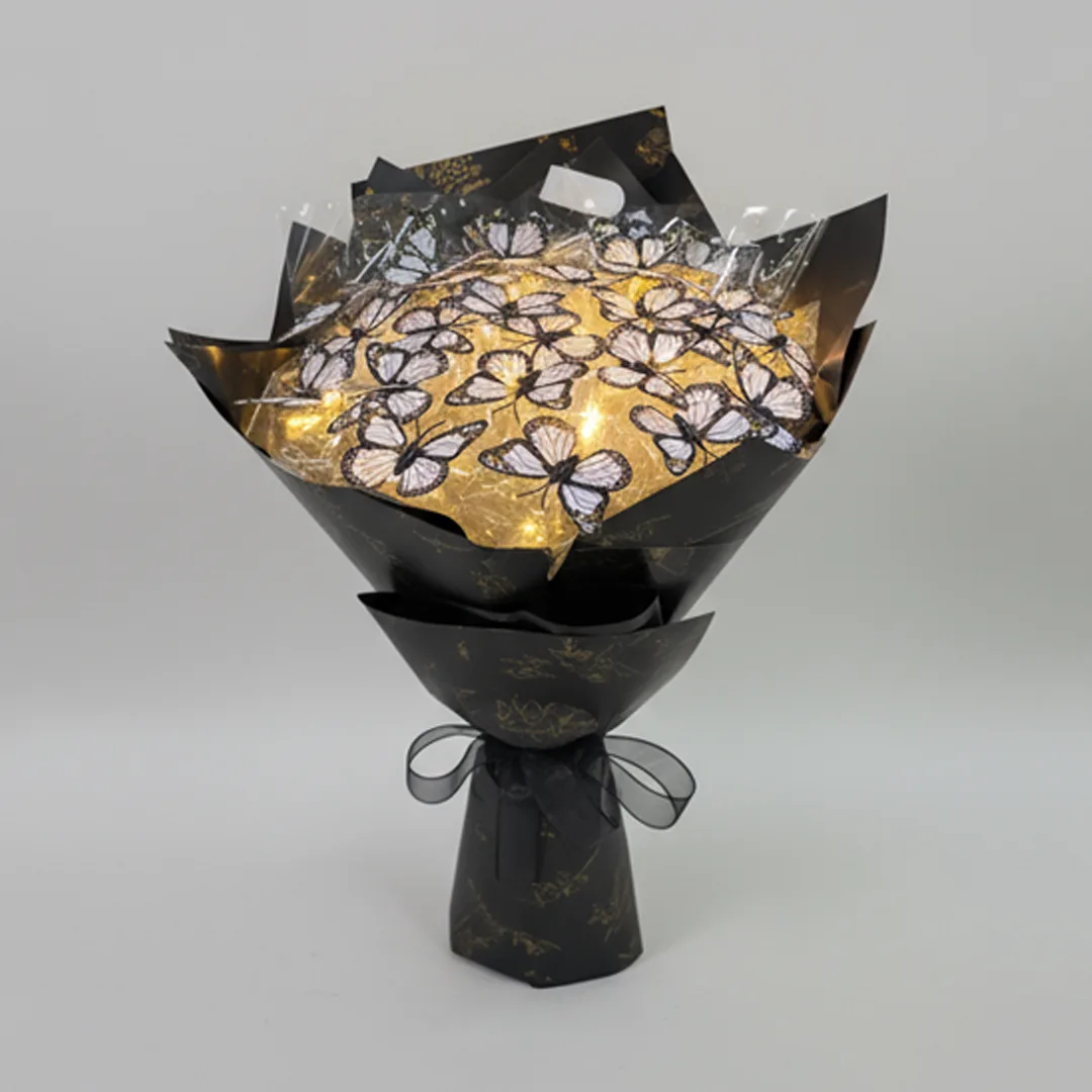 Işıklı Siyah Beyaz Kelebek Buketi