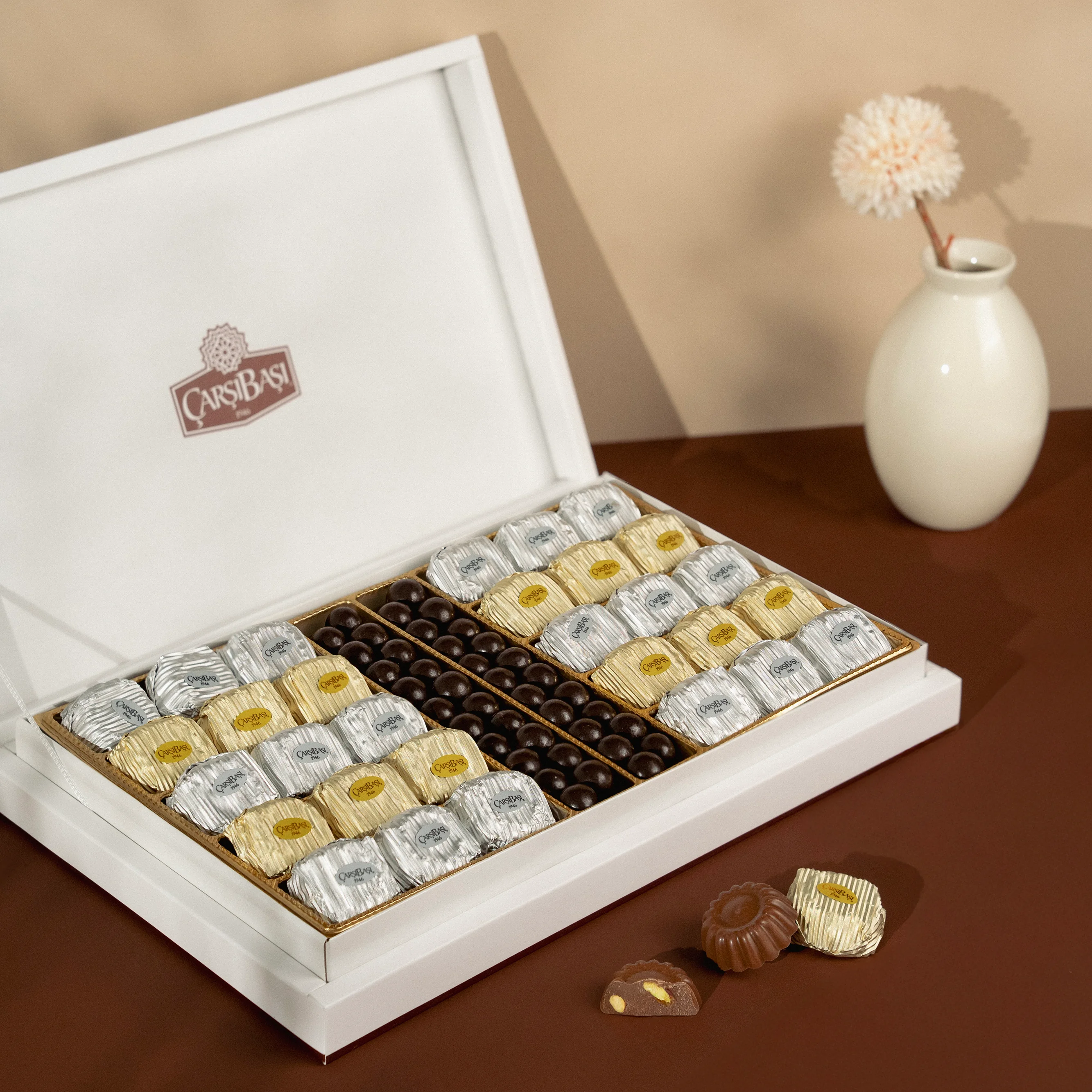 Yaldızlı Çiçek Baton Çikolata & Fındık Draje 570 Gr