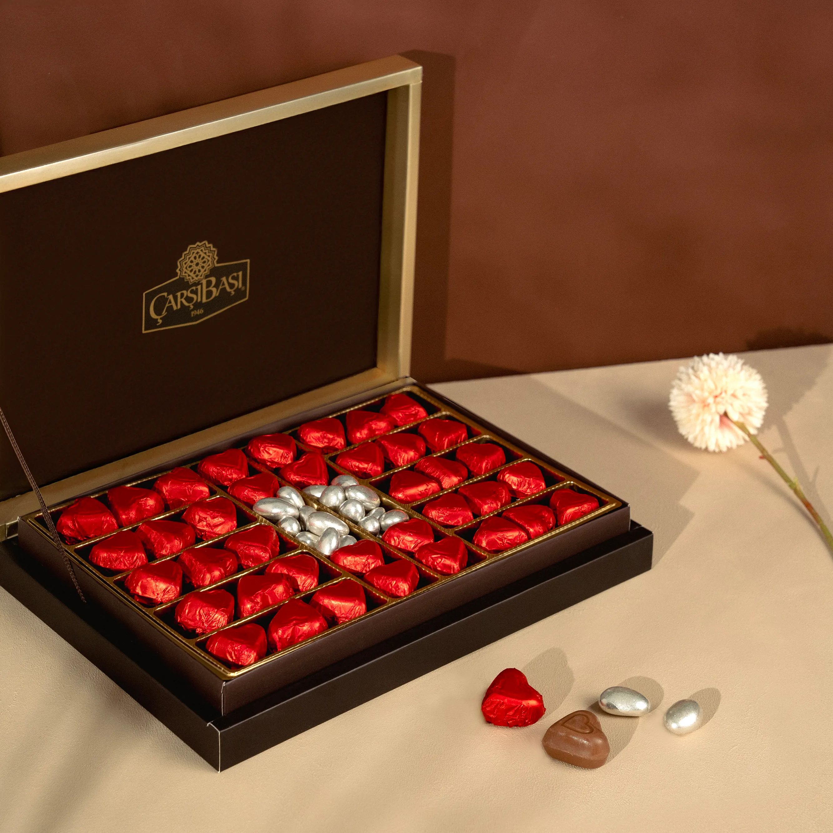Kırmızı Kalp Çikolata & Altın Fıstık Şekeri