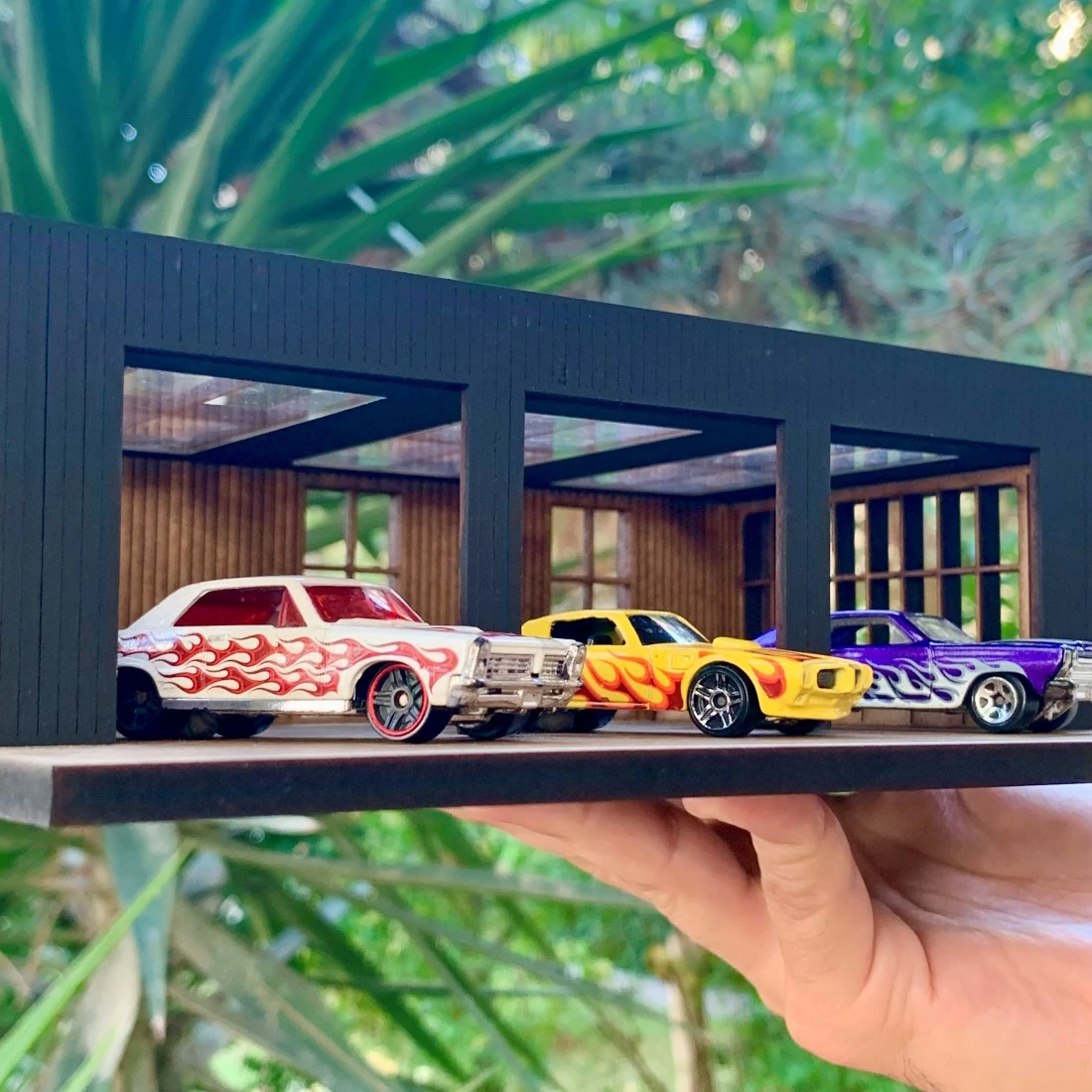 3 Araçlık Diecast Araba Garajı 1:64 – Kendin Yap Ahşap Diorama Maketi