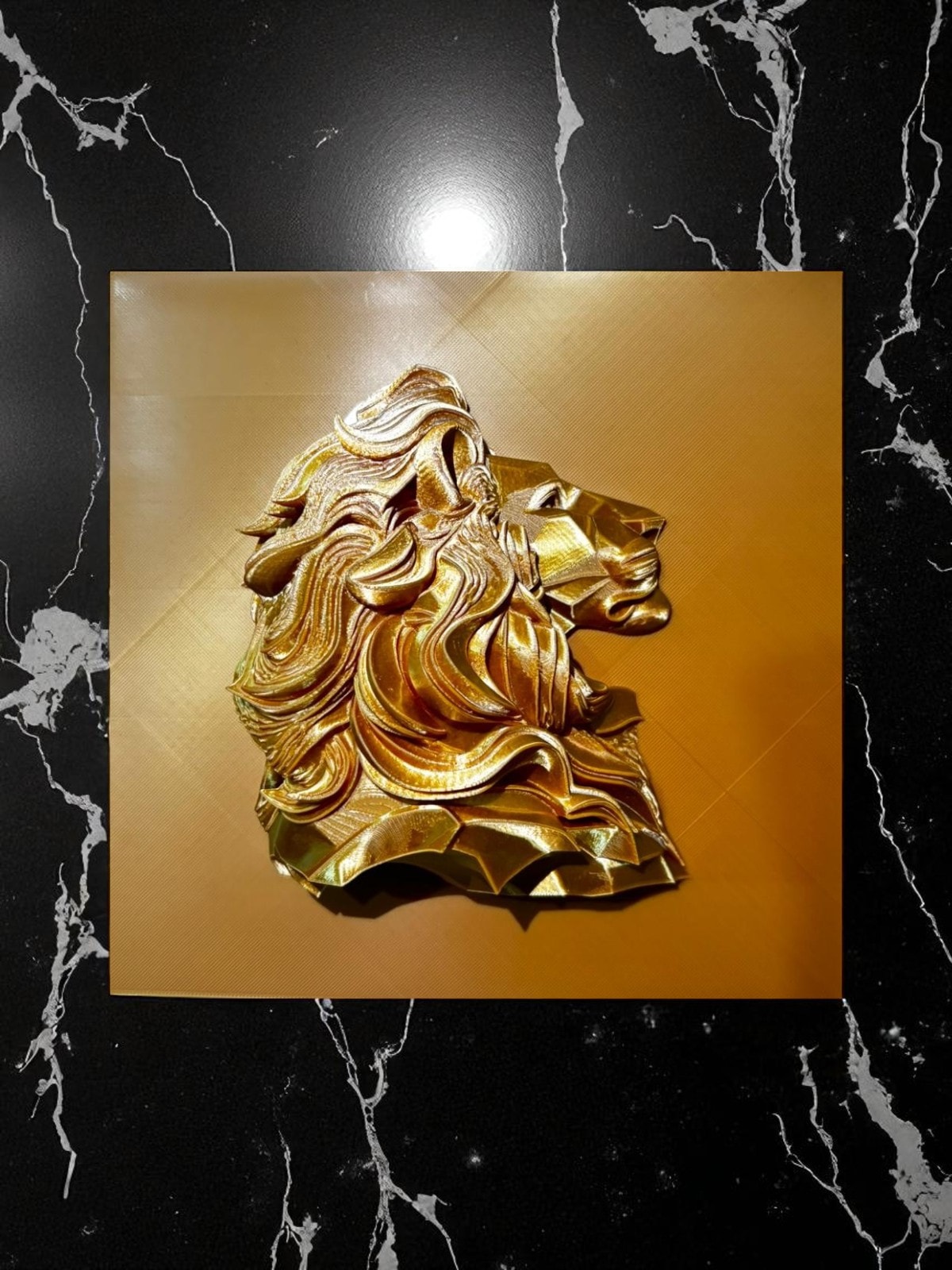 3D Aslan Kral Duvar Tablosu – Altın Sarısı