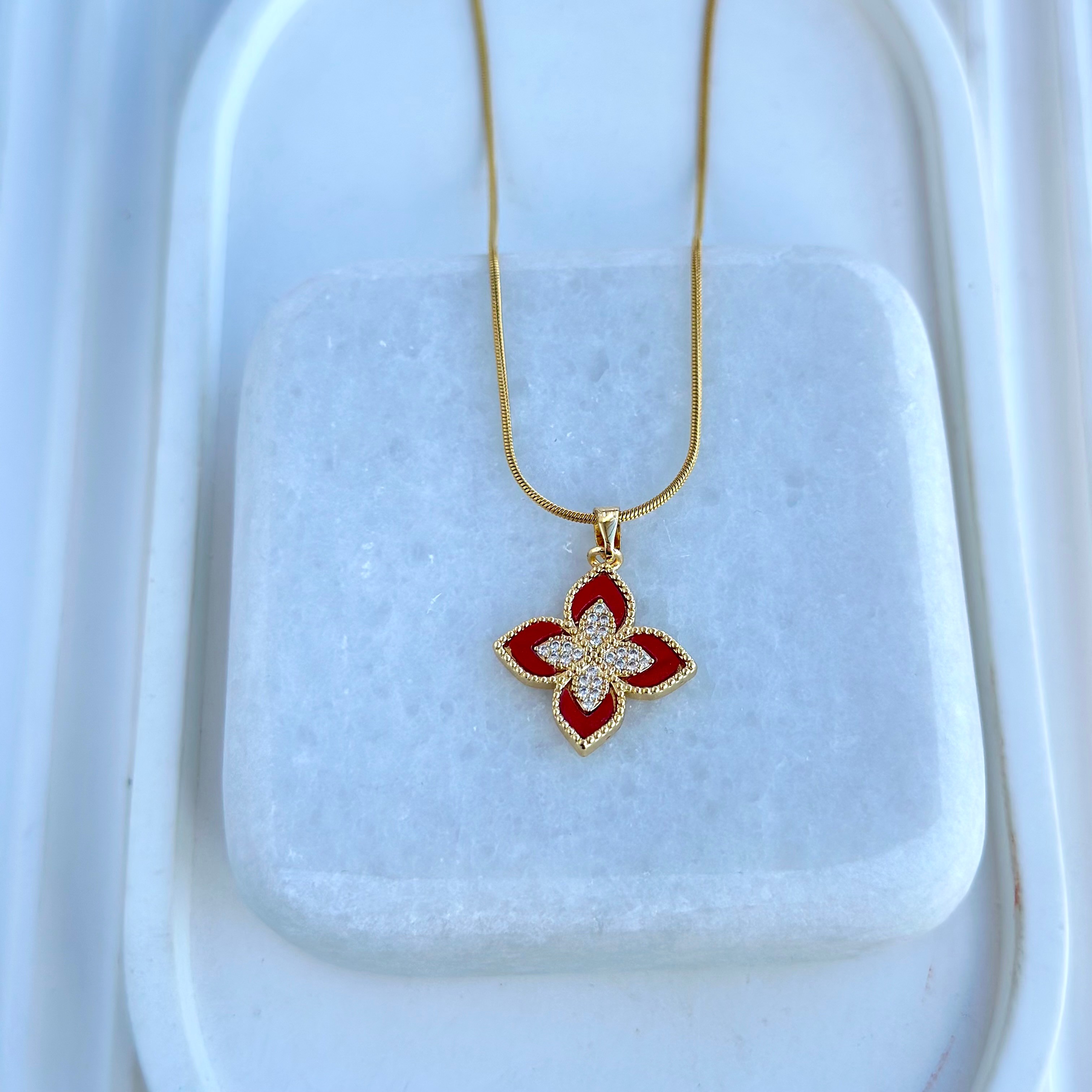 ÇELİK KIRMIZI LOTUS ÇİÇEĞİ KOLYE