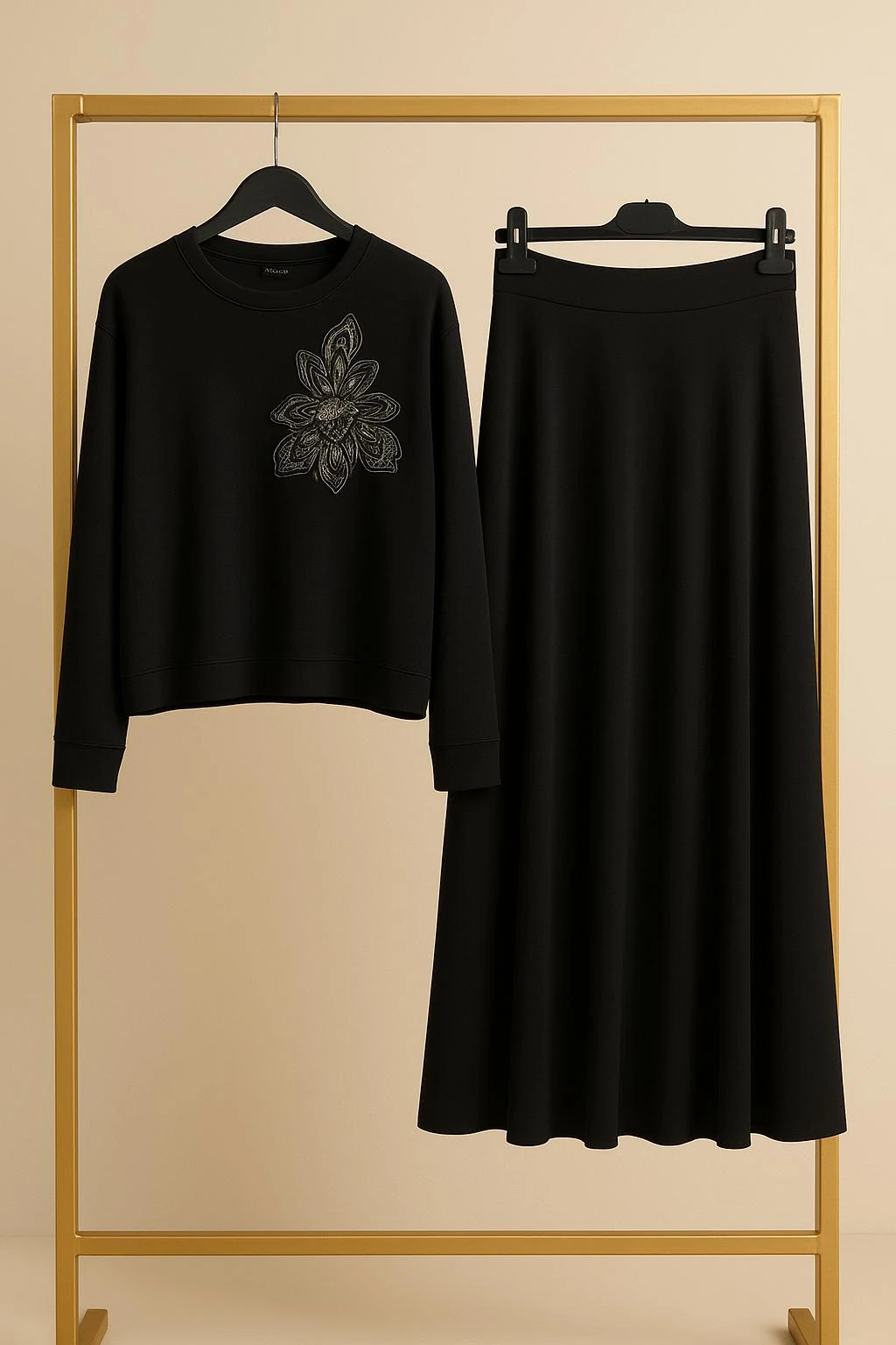 Çiçek Desenli Etekli Takım