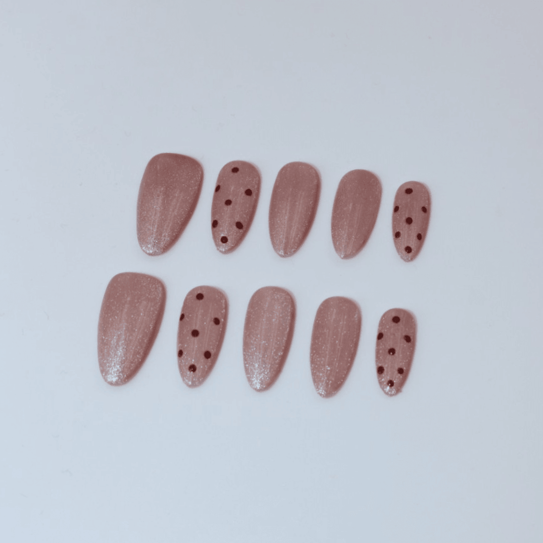 Z008 Pembe Kedi Gözü Puantiyeli Takma Tırnak