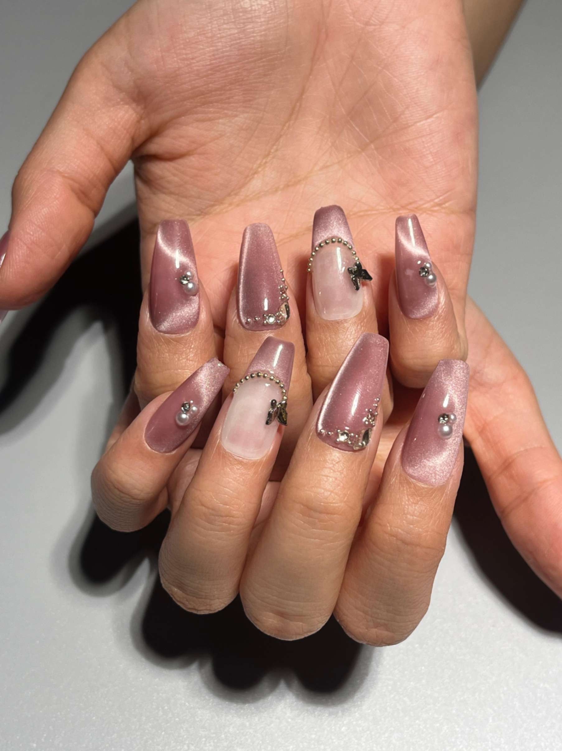 Z009 Pembe Kedi Gözü Kelebek Taşlı Takma Tırnak