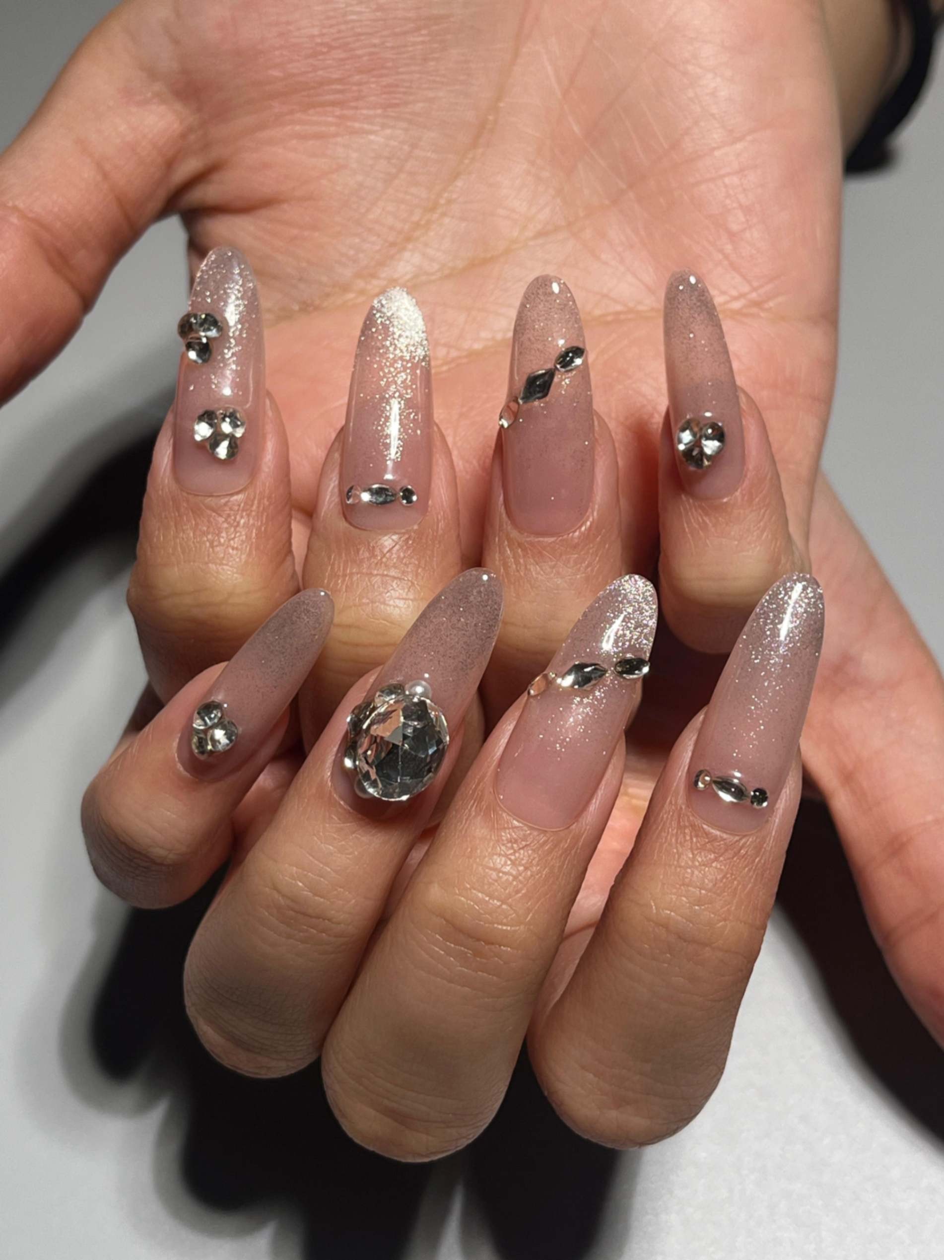 S62 Nude Simli Ombre Taşlı Takma Tırnak