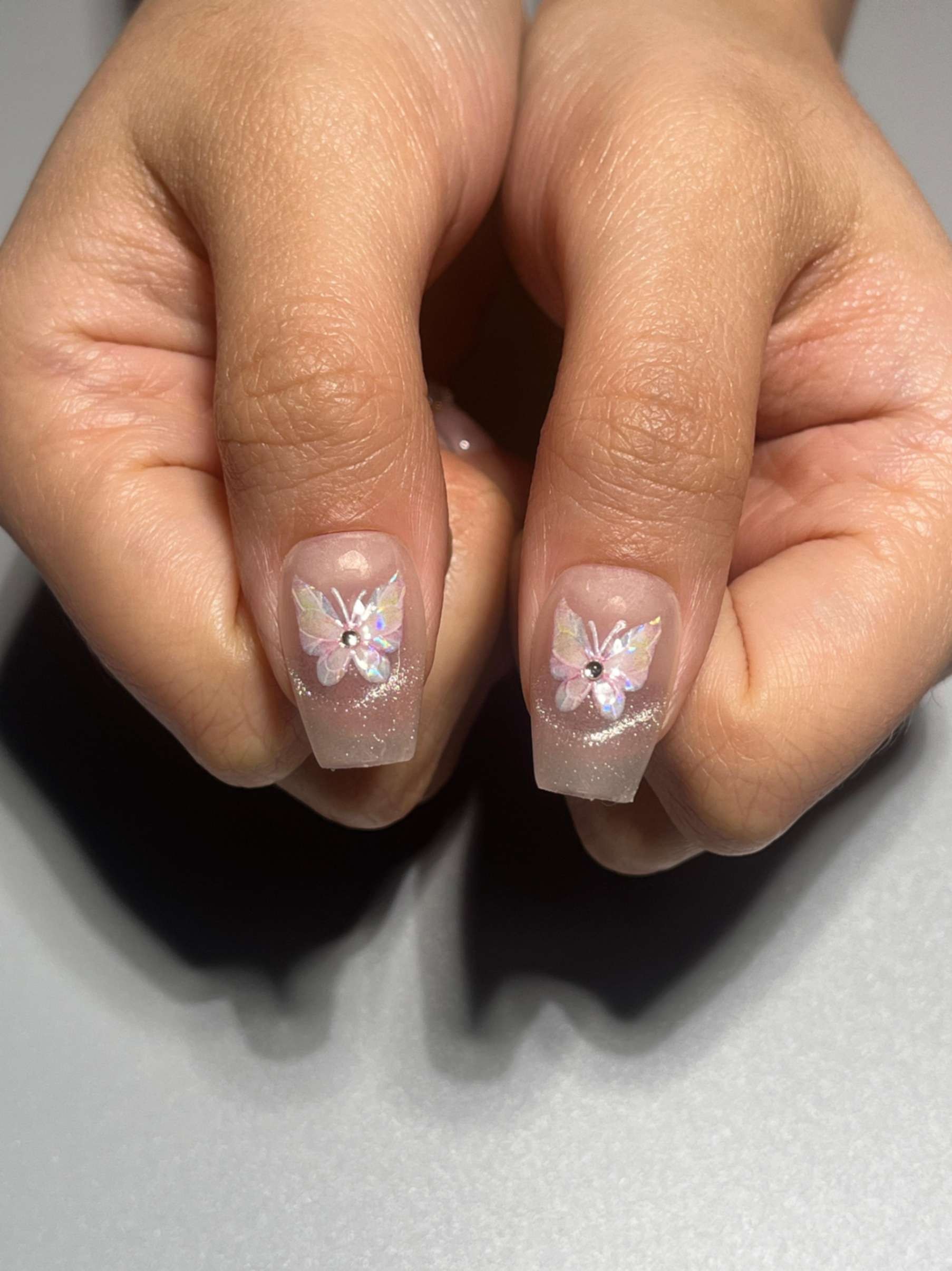 S64 Nude Simli Ombre Taşlı Kelebek Takma Tırnak