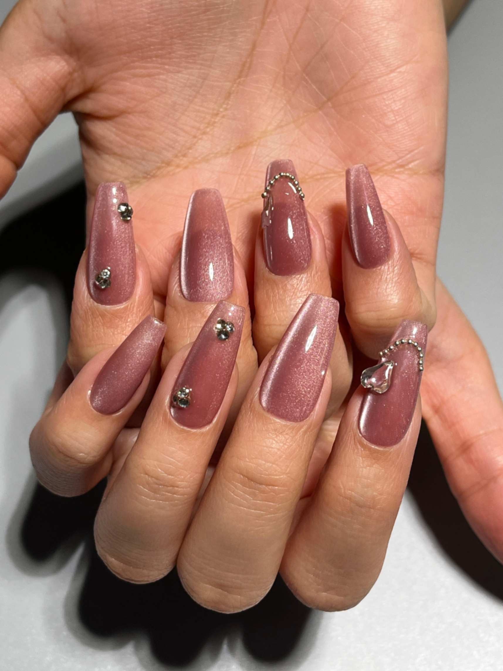 Z019 Pembe Kedi Gözü Taşlı İncili Takma Tırnak