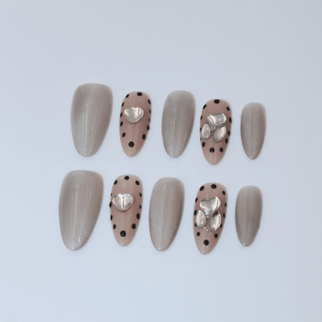 Cat-Eye Hearts Takma Tırnak Seti & Aksesuarı