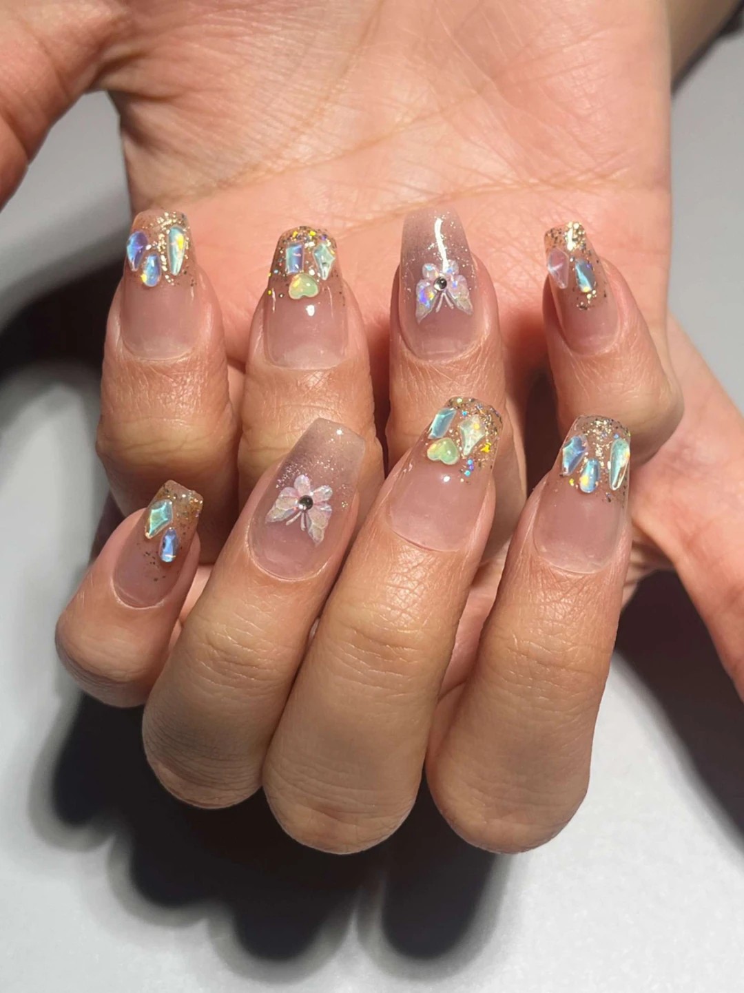 S64 Nude Simli Ombre Taşlı Kelebek Takma Tırnak