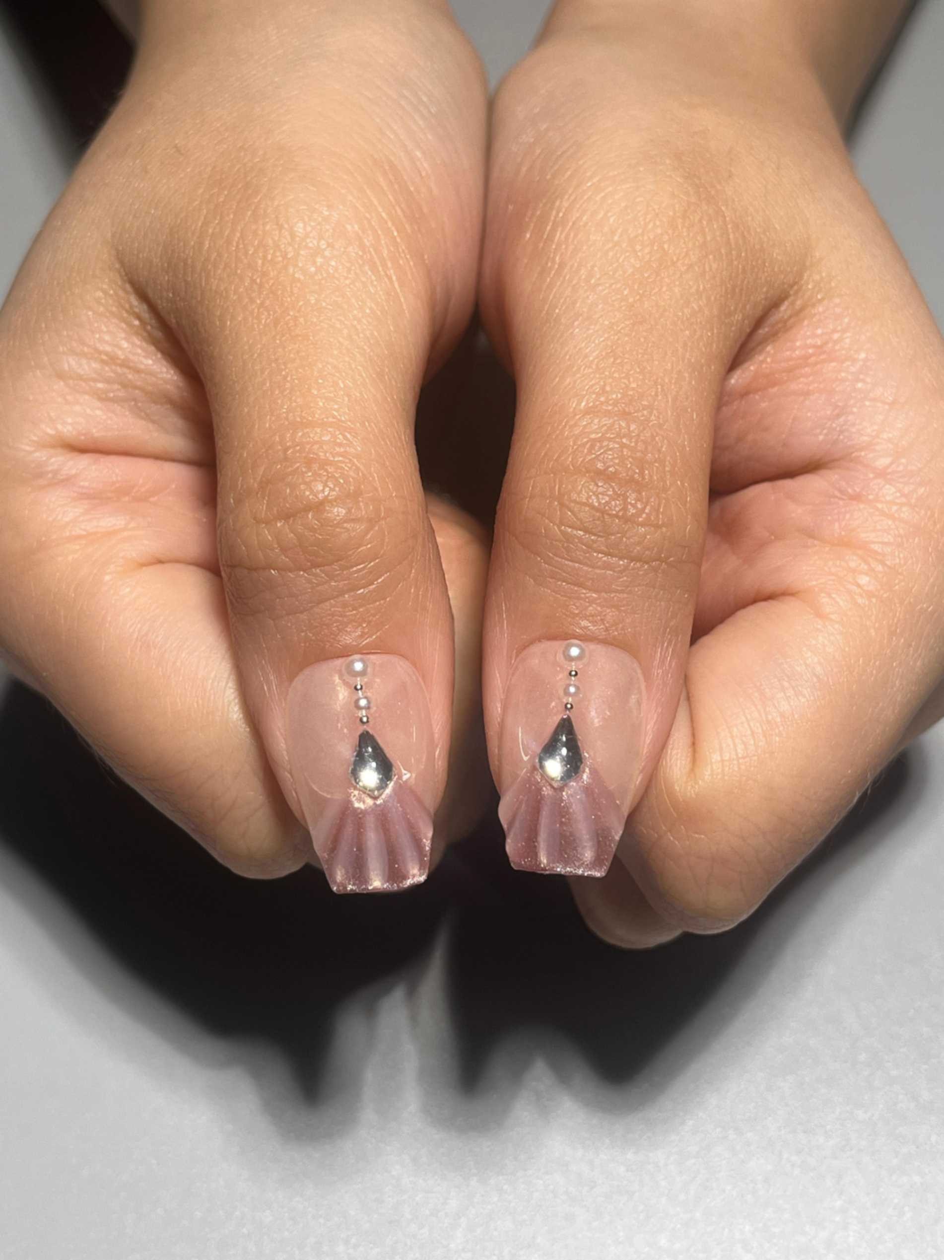 C13 Pembe Kedi Gözü İncili Taşlı Takma Tırnak