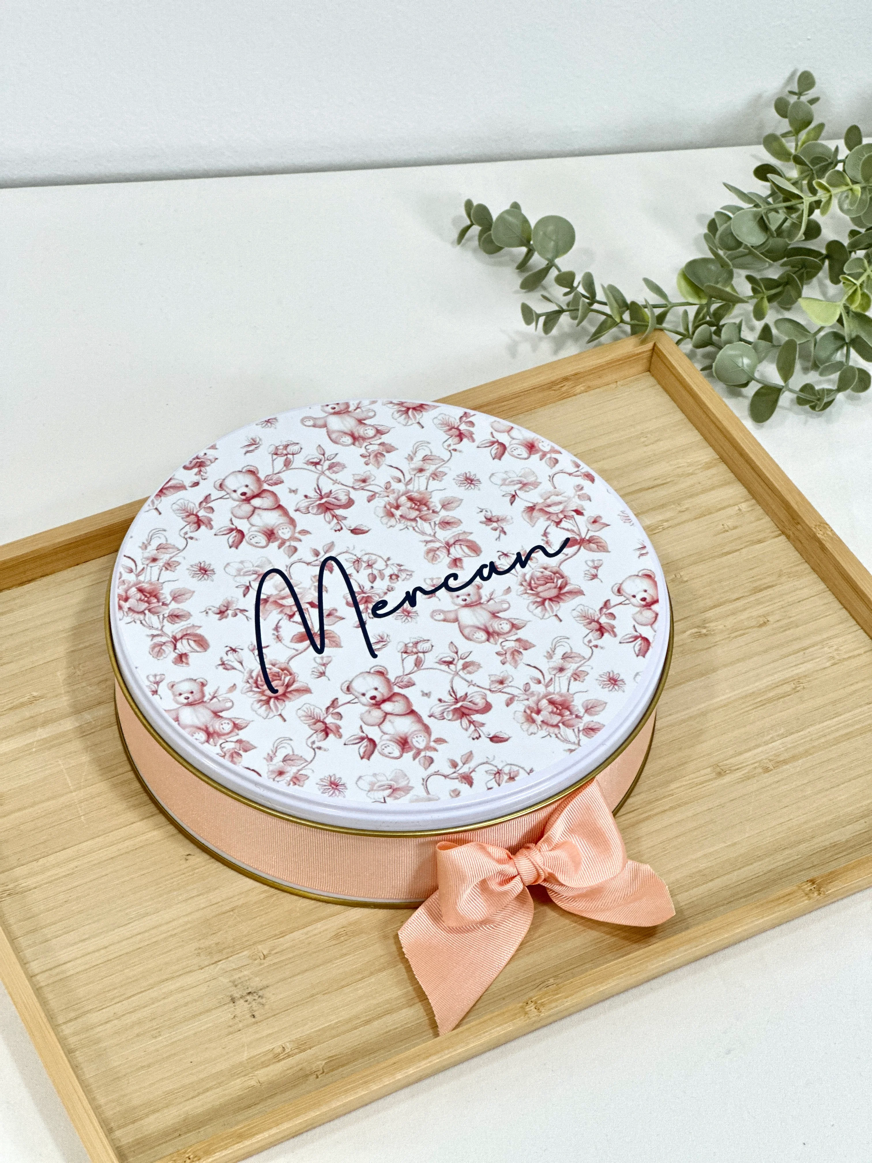 Yuvarlak Metal Kutuda Bebek Çikolatası