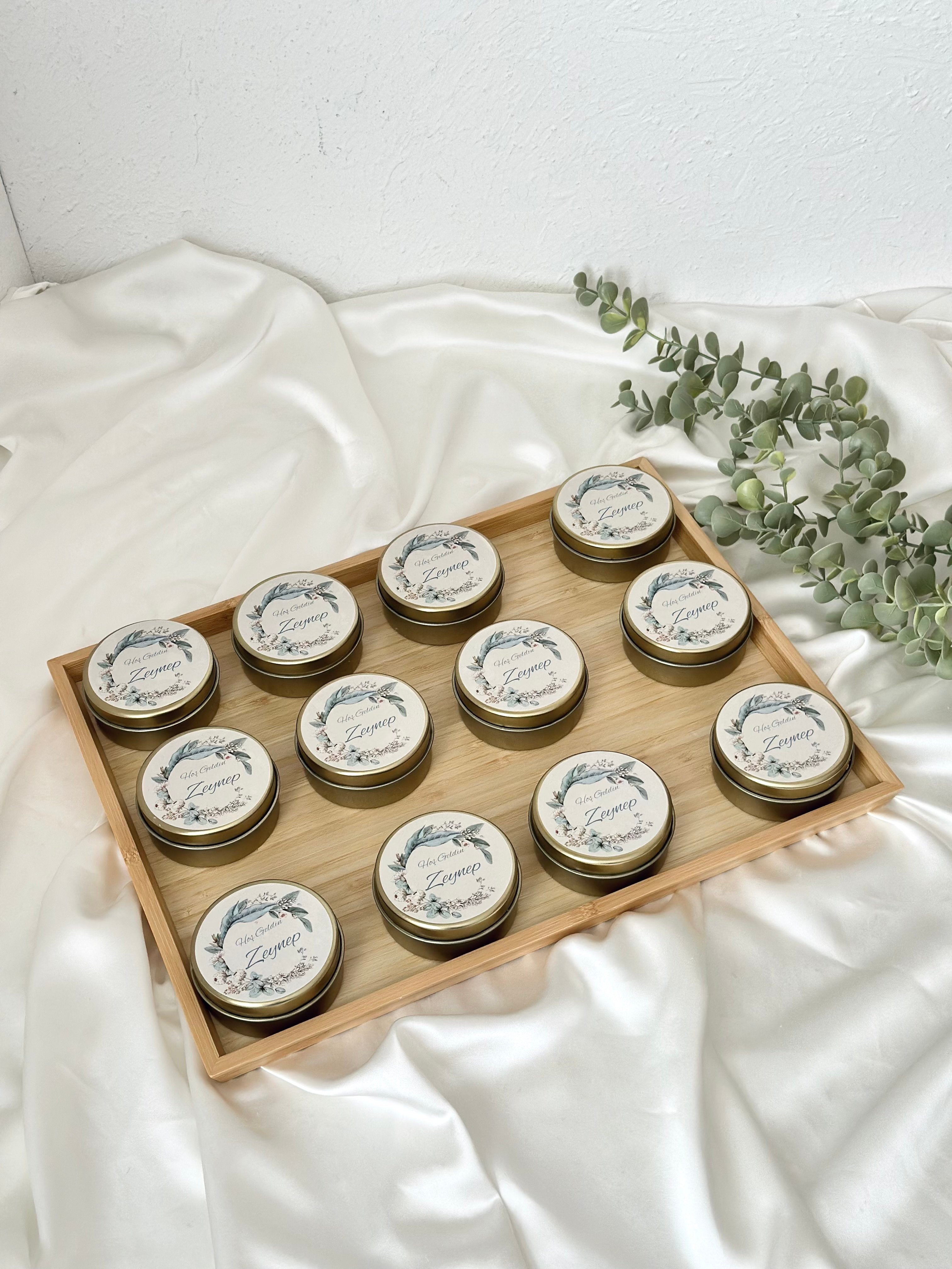 Yuvarlak Metal Kutuda Bebek Çikolatası ve Metal Mum Set