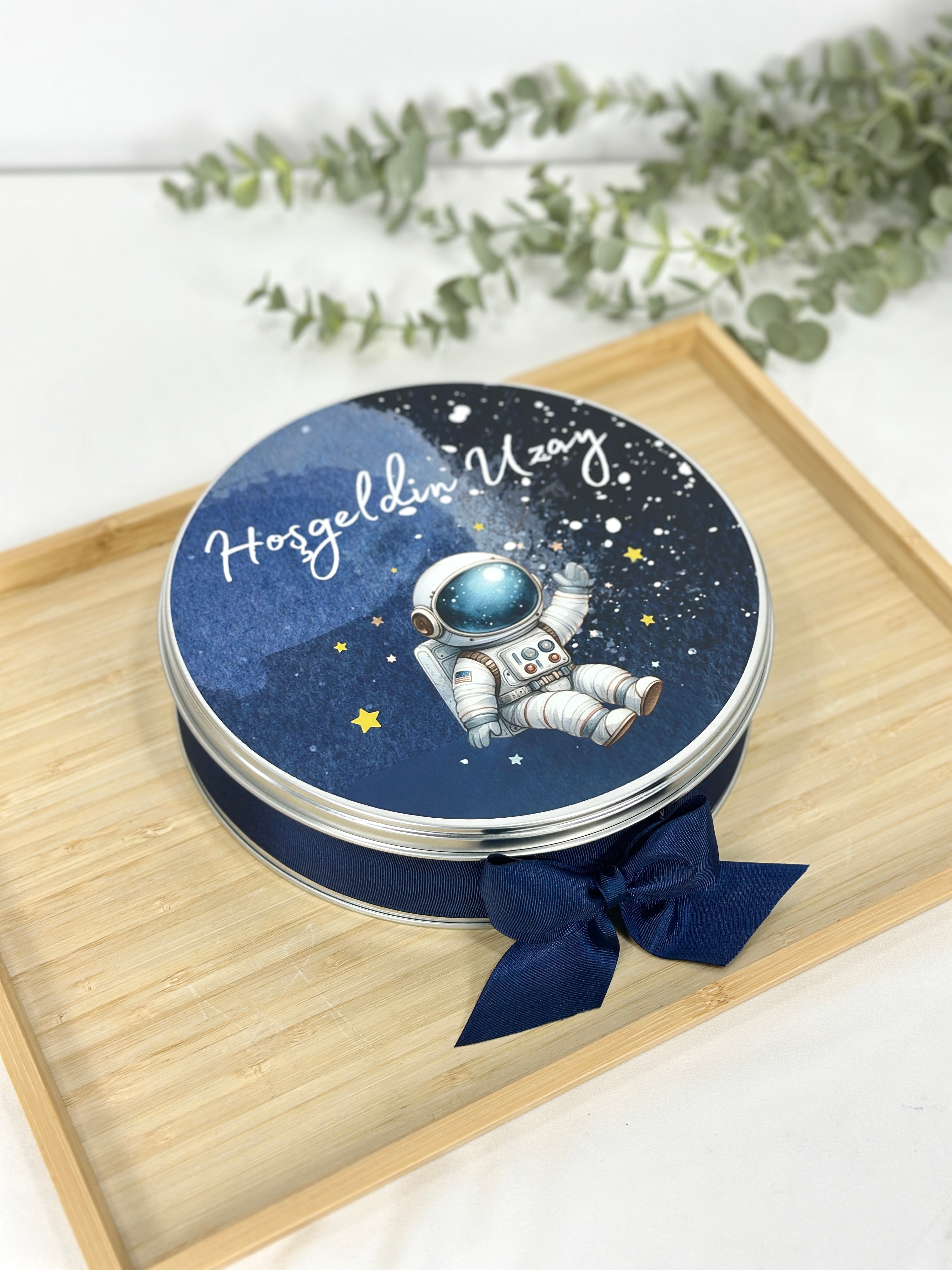 Yuvarlak Metal Kutuda Bebek Çikolatası