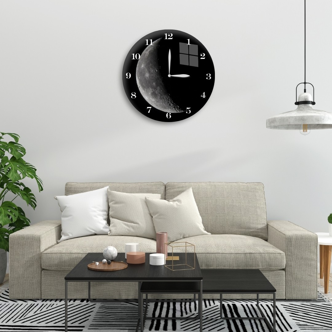 Yarım Ay Desenli Cam Duvar Saati – Modern Siyah Cam Saat