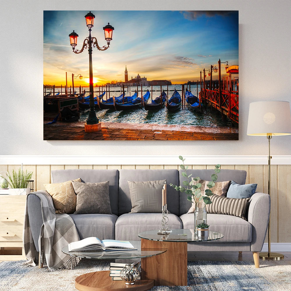 Venedik Günbatımı ve Gondollar Temalı Cam Tablo – Şehir Manzarası