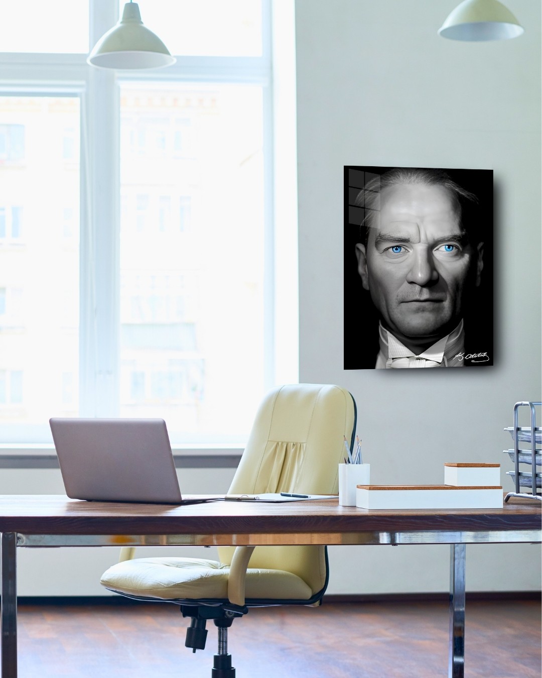 Atatürk Mavi Gözlü Siyah Cam Tablo