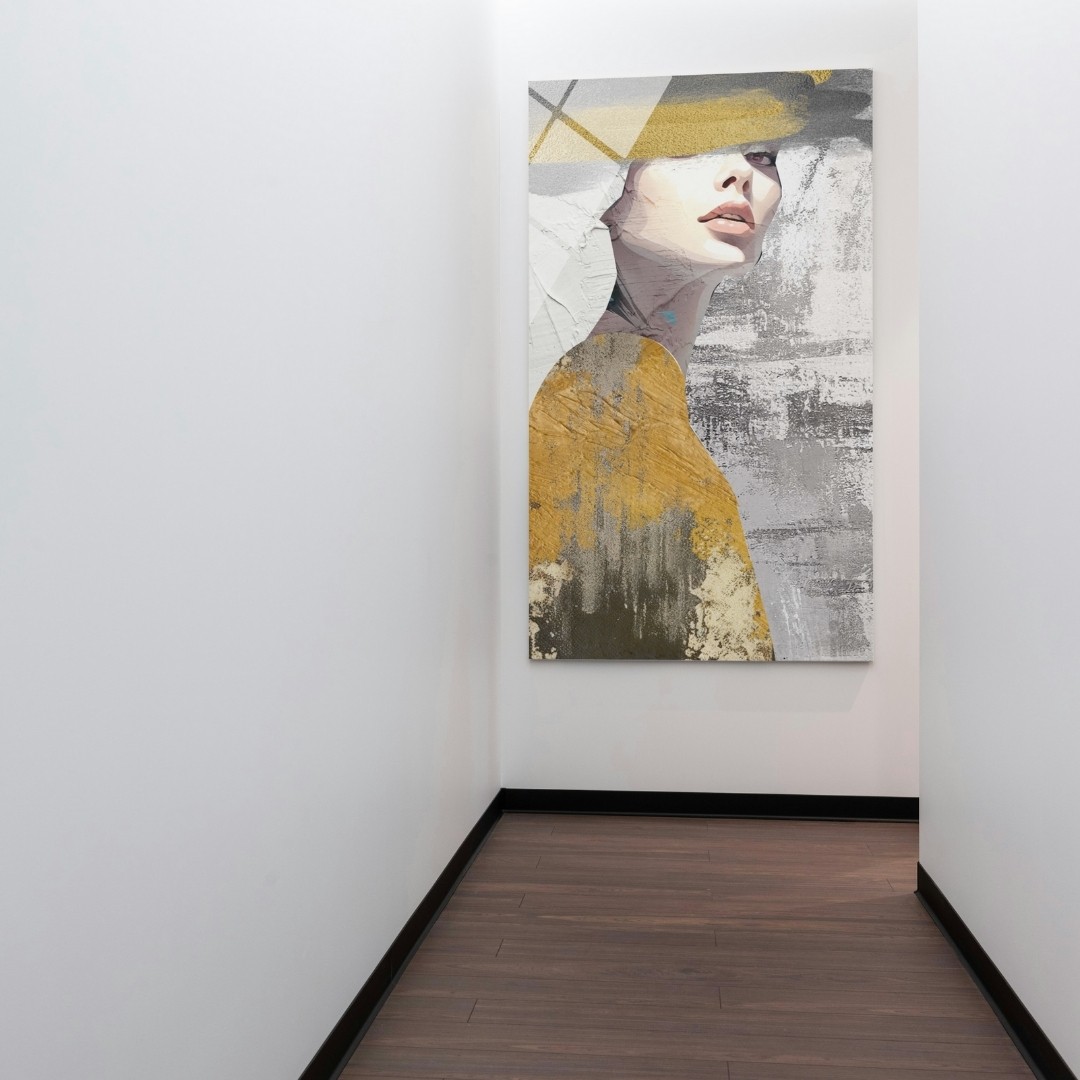 Modern Kadın Portresi Cam Tablo – Sarı ve Gri Soyut Sanat Dekoru