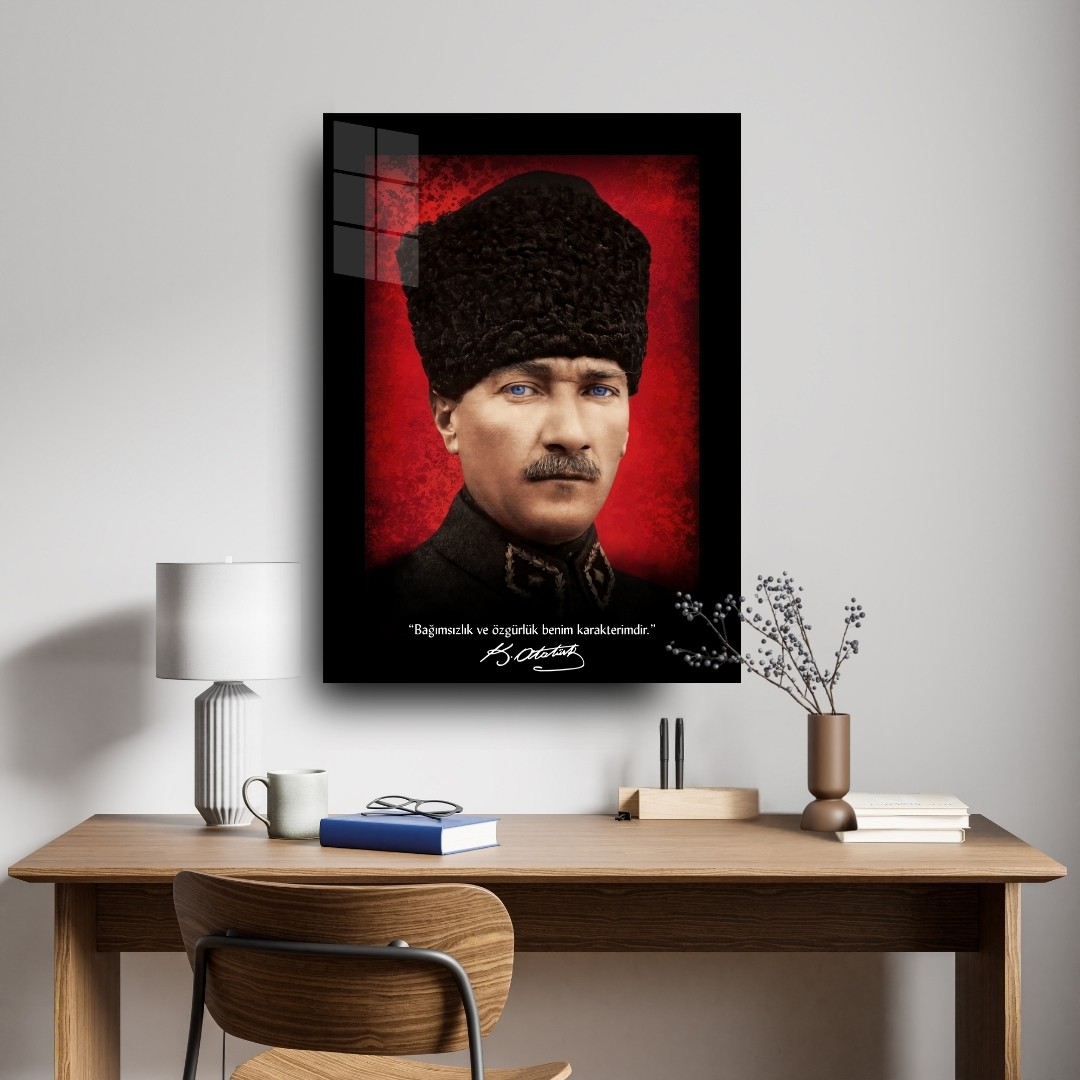 Atatürk “Bağımsızlık ve Özgürlük” Sözlü Kırmızı Fon Cam Tablo