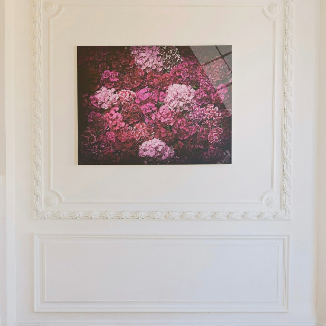 Pembe Çiçekler Temalı Modern Cam Tablo – Floral Dekor