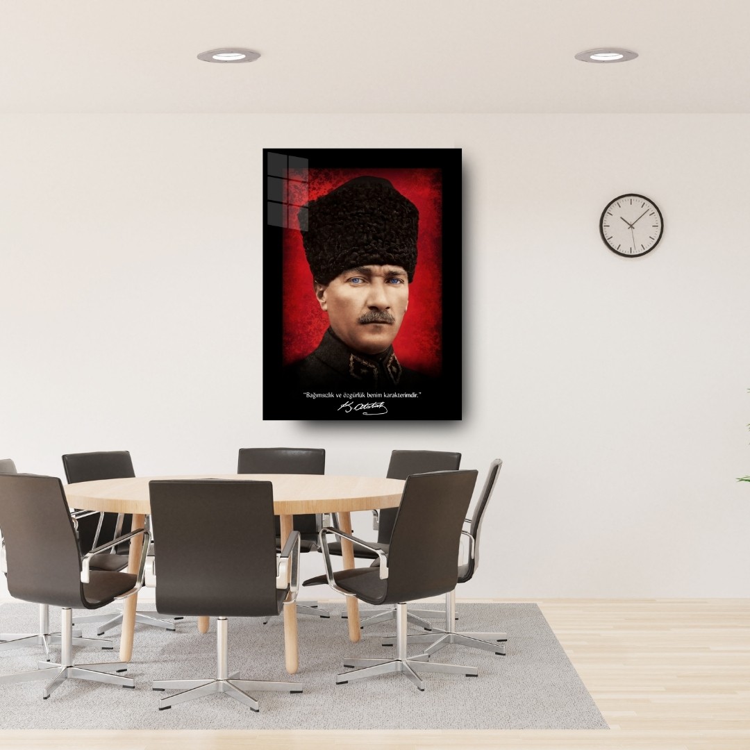 Atatürk “Bağımsızlık ve Özgürlük” Sözlü Kırmızı Fon Cam Tablo