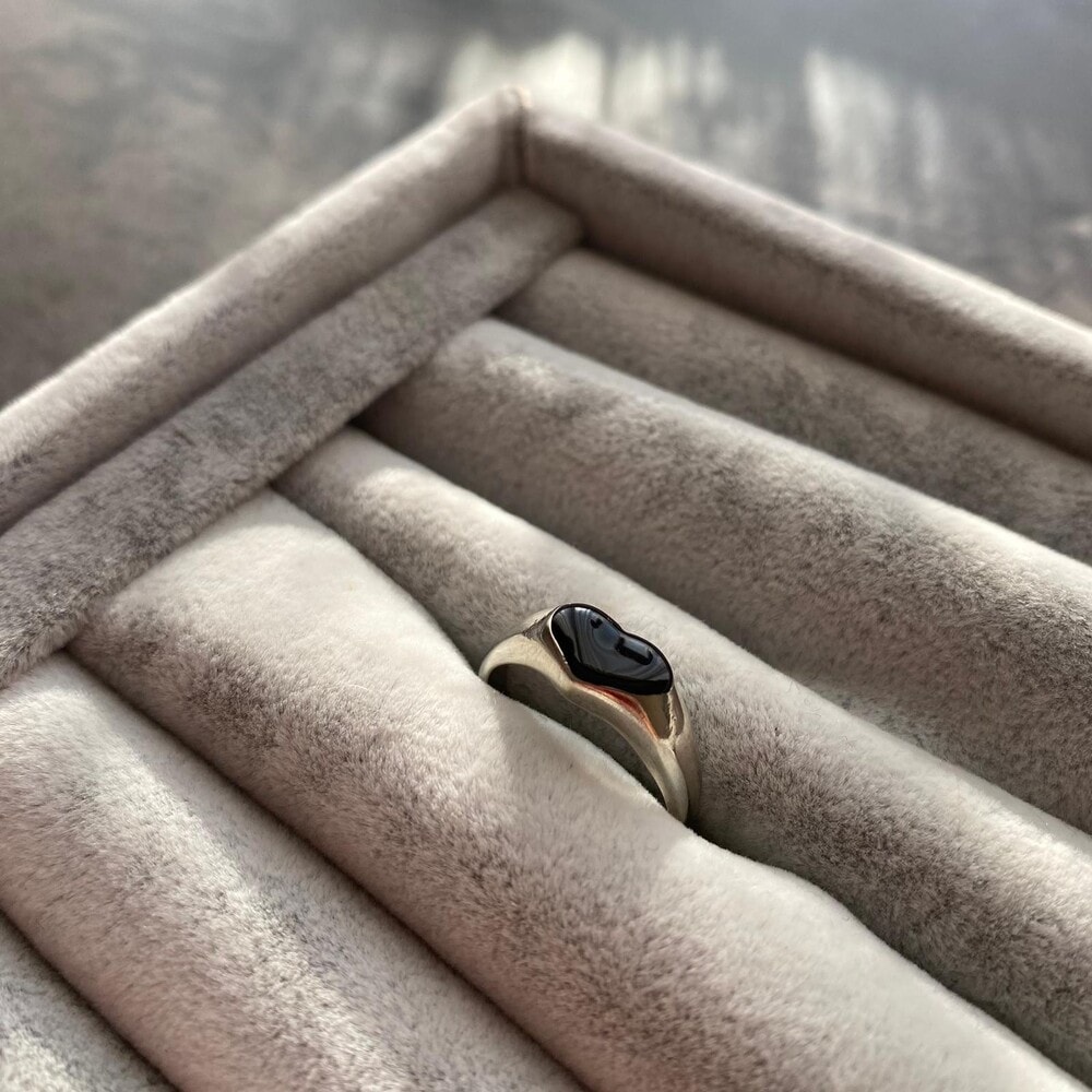 Siyah Boyalı Kalp Modelli Unisex Yüzük