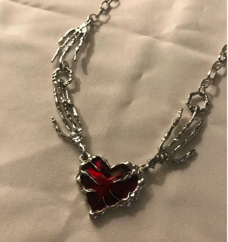 Kırmızı İskelet Elli Kalp Kolye