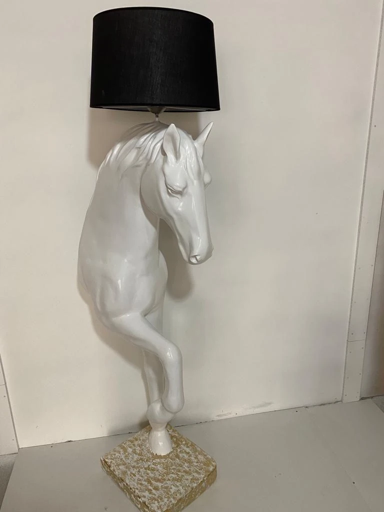 Cr Organizasyon Design - HORSE ayaklı Heykel Lambader