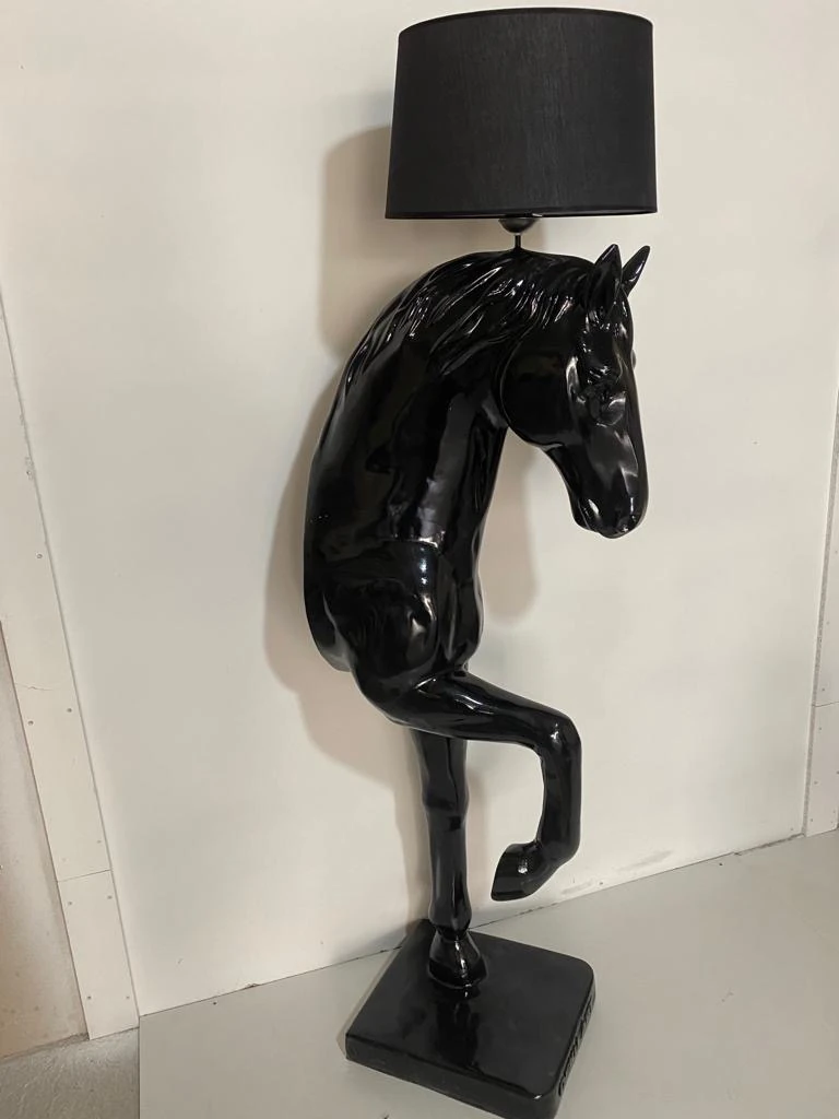 Cr Organizasyon Design - HORSE ayaklı Heykel Lambader