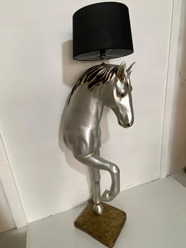 Cr Organizasyon Design - HORSE ayaklı Heykel Lambader