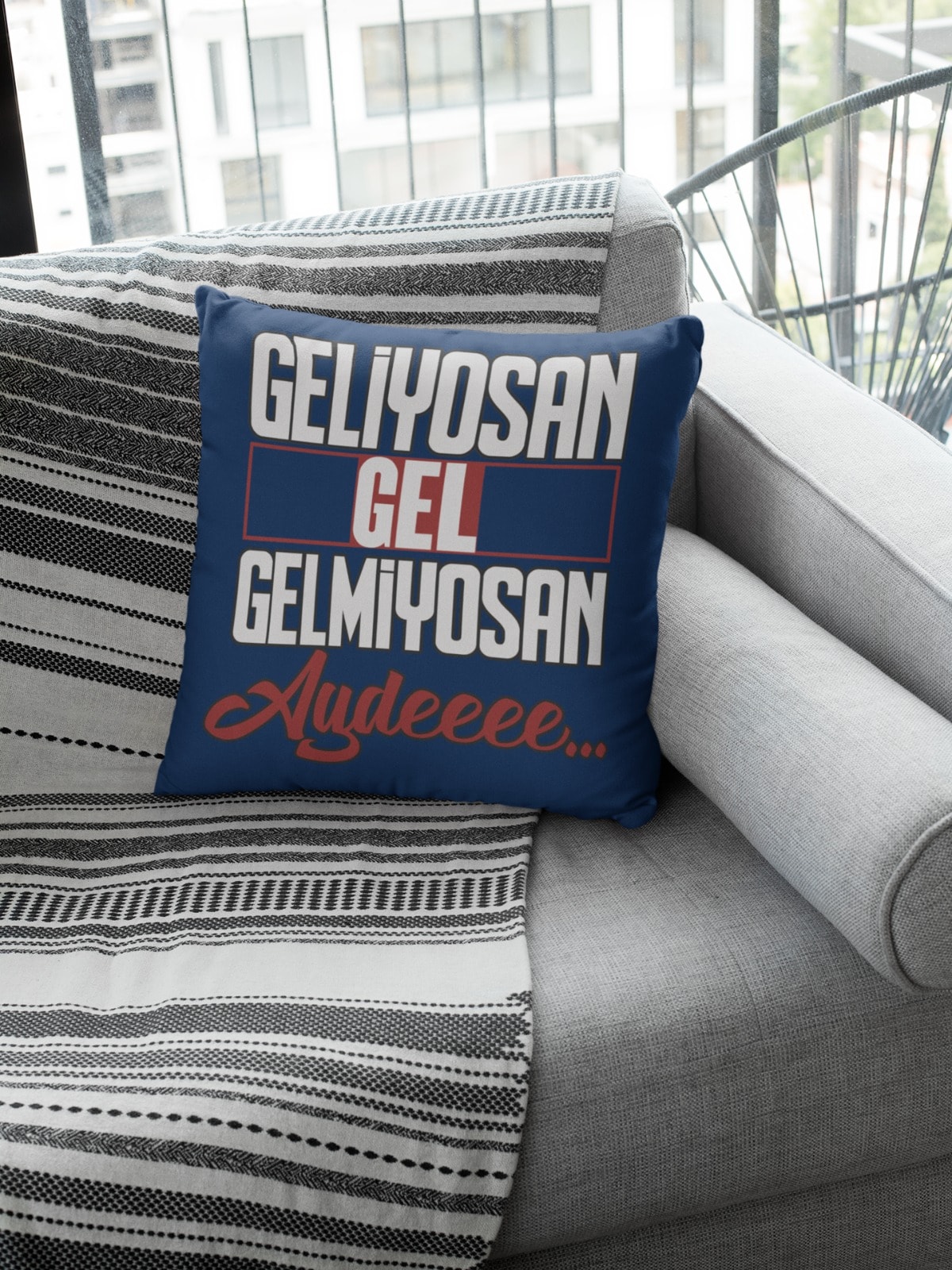 Geliyosan Gel Gelmiyosan Aydeee (Kare Yastık)