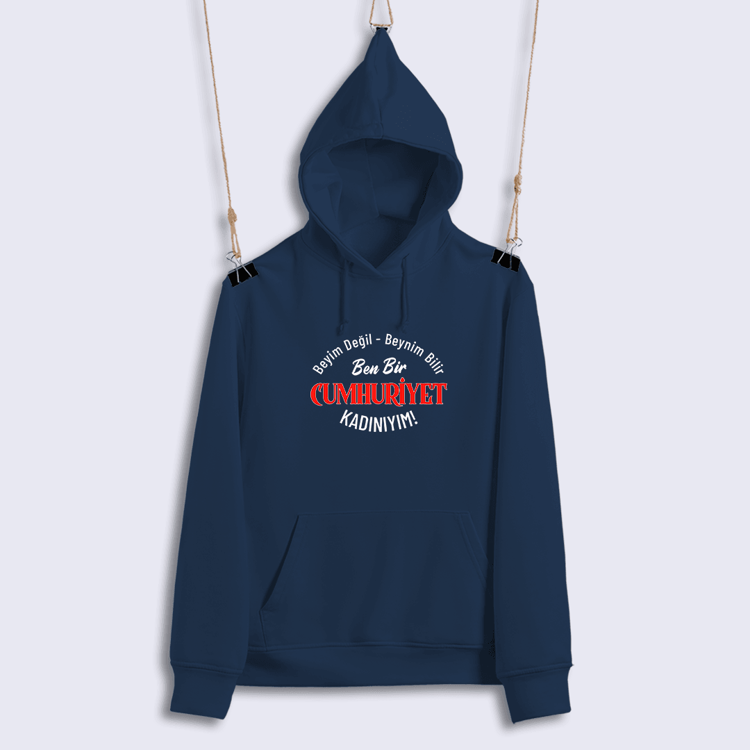 Beyim Değil Beynim Bilir Ben Bir Cumhuriyet Kadınıyım (Sweat)
