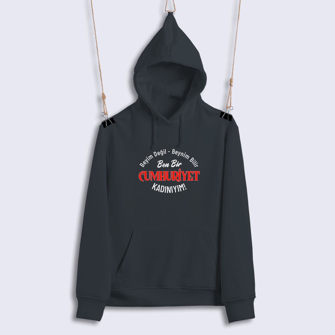 Beyim Değil Beynim Bilir Ben Bir Cumhuriyet Kadınıyım (Sweat)