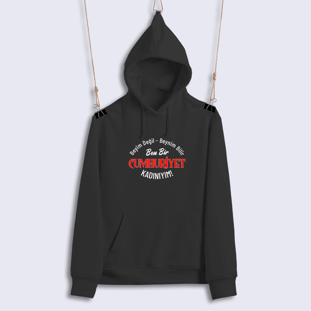 Beyim Değil Beynim Bilir Ben Bir Cumhuriyet Kadınıyım (Sweat)