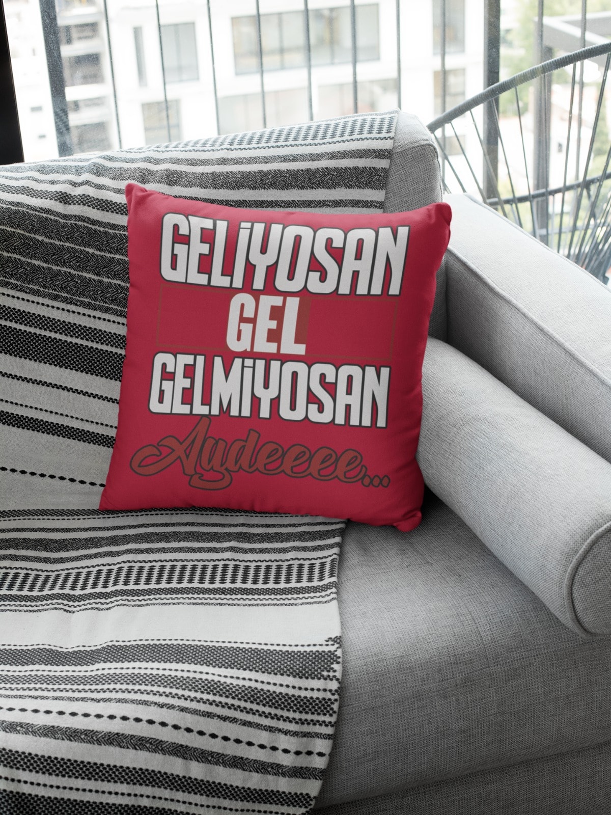 Geliyosan Gel Gelmiyosan Aydeee (Kare Yastık)