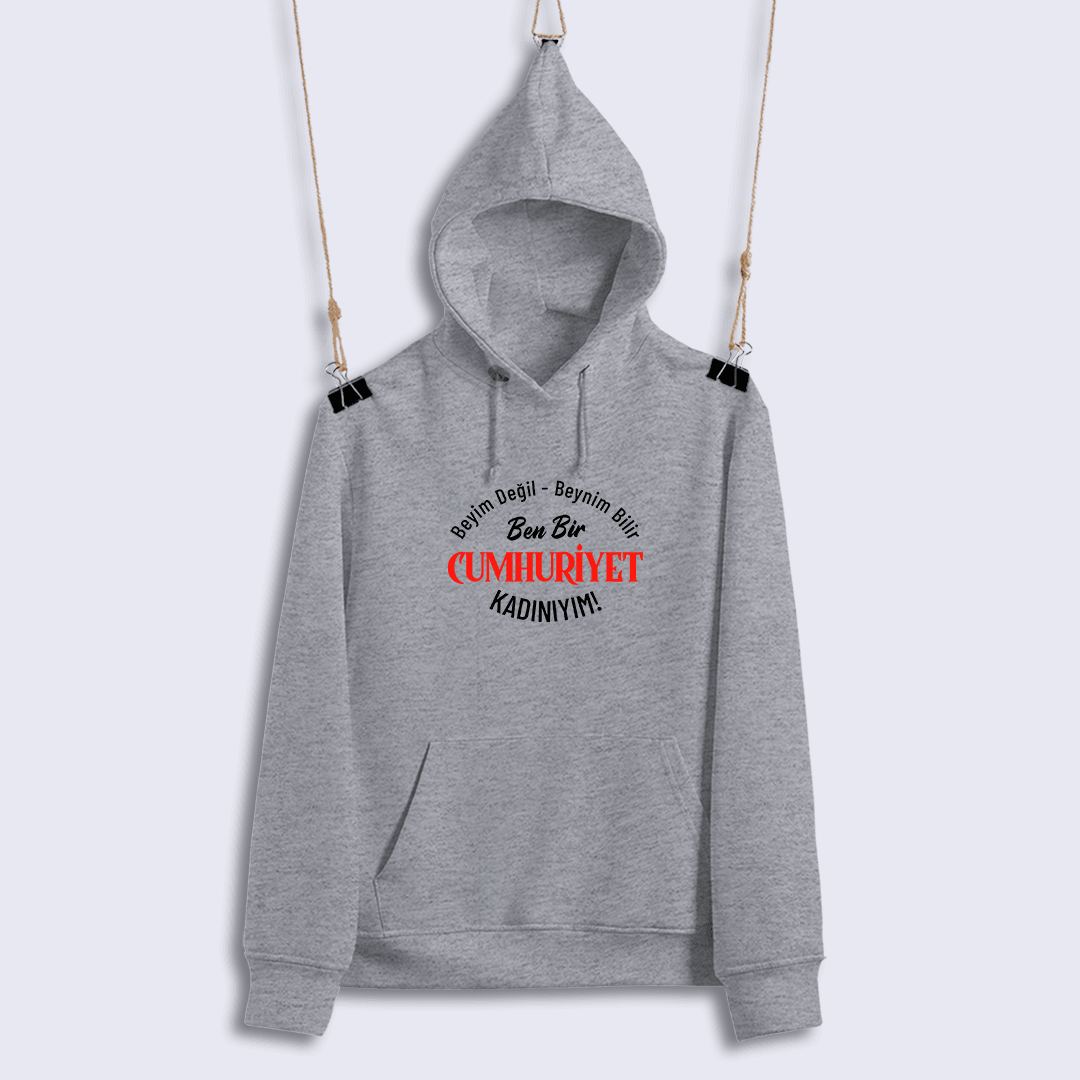 Beyim Değil Beynim Bilir Ben Bir Cumhuriyet Kadınıyım (Sweat)