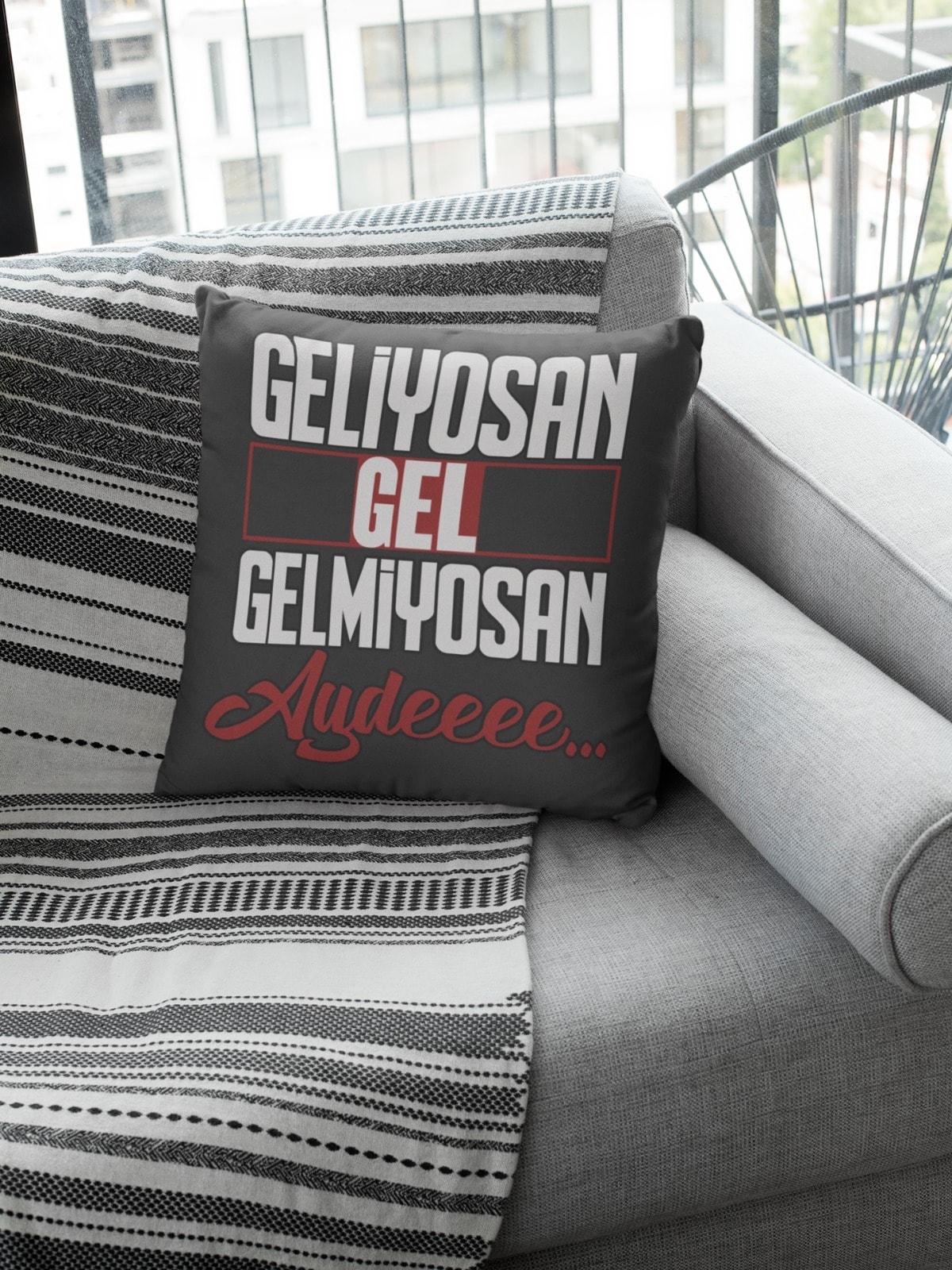 Geliyosan Gel Gelmiyosan Aydeee (Kare Yastık)