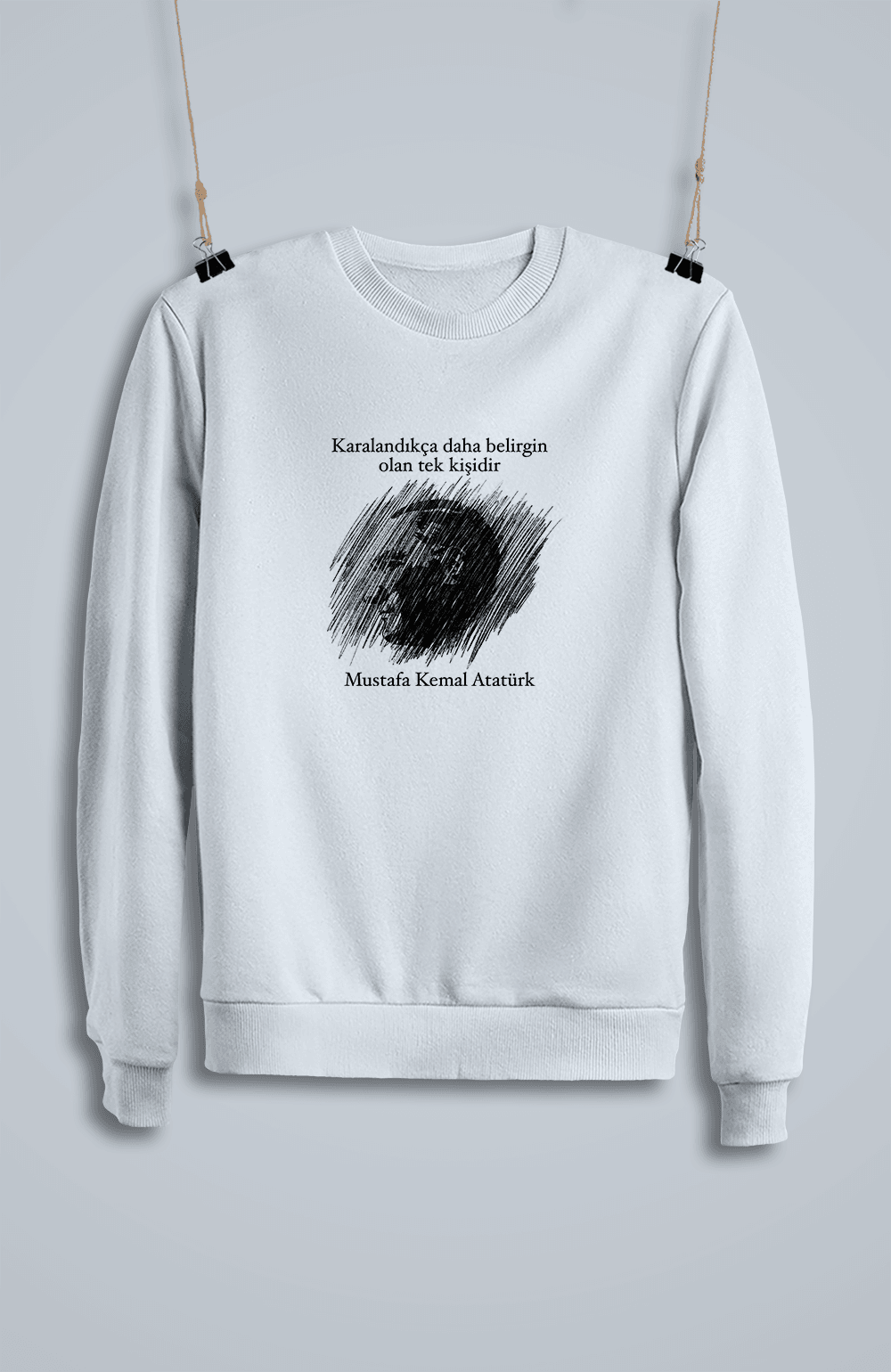 Karalandıkça Daha Belirgin Olan Tek Kişidir Mustafa Kemal Atatürk (Sweatshirt)