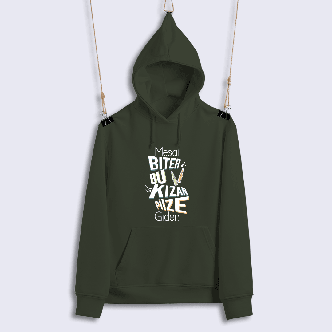 Mesai Biter Bu Kızan Piize Gider (Sweat)