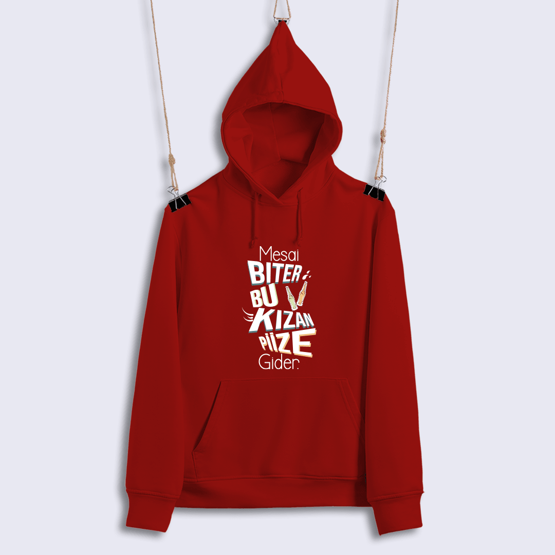 Mesai Biter Bu Kızan Piize Gider (Sweat)