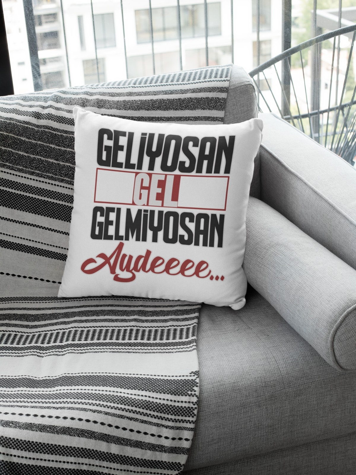 Geliyosan Gel Gelmiyosan Aydeee (Kare Yastık)