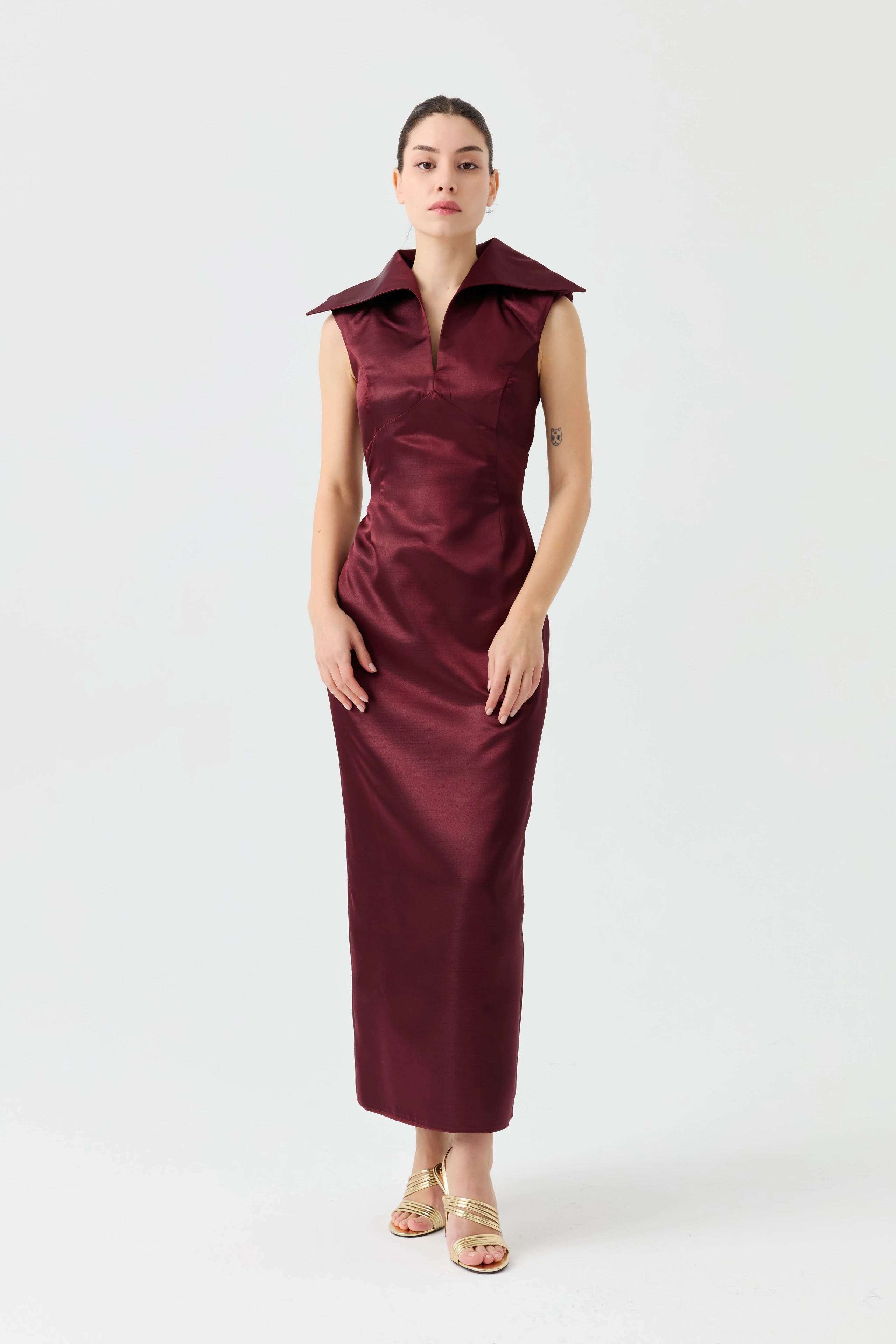 No39 Yaka Detaylı Bordo Elbise