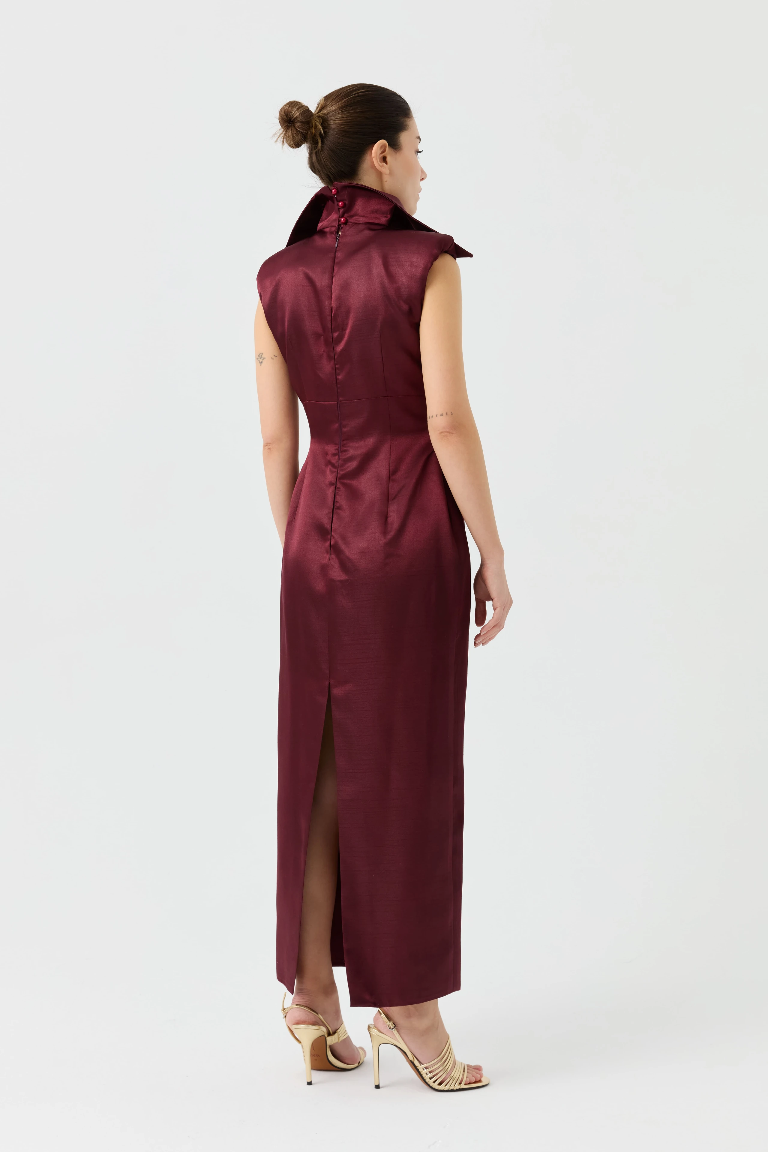 No39 Yaka Detaylı Bordo Elbise