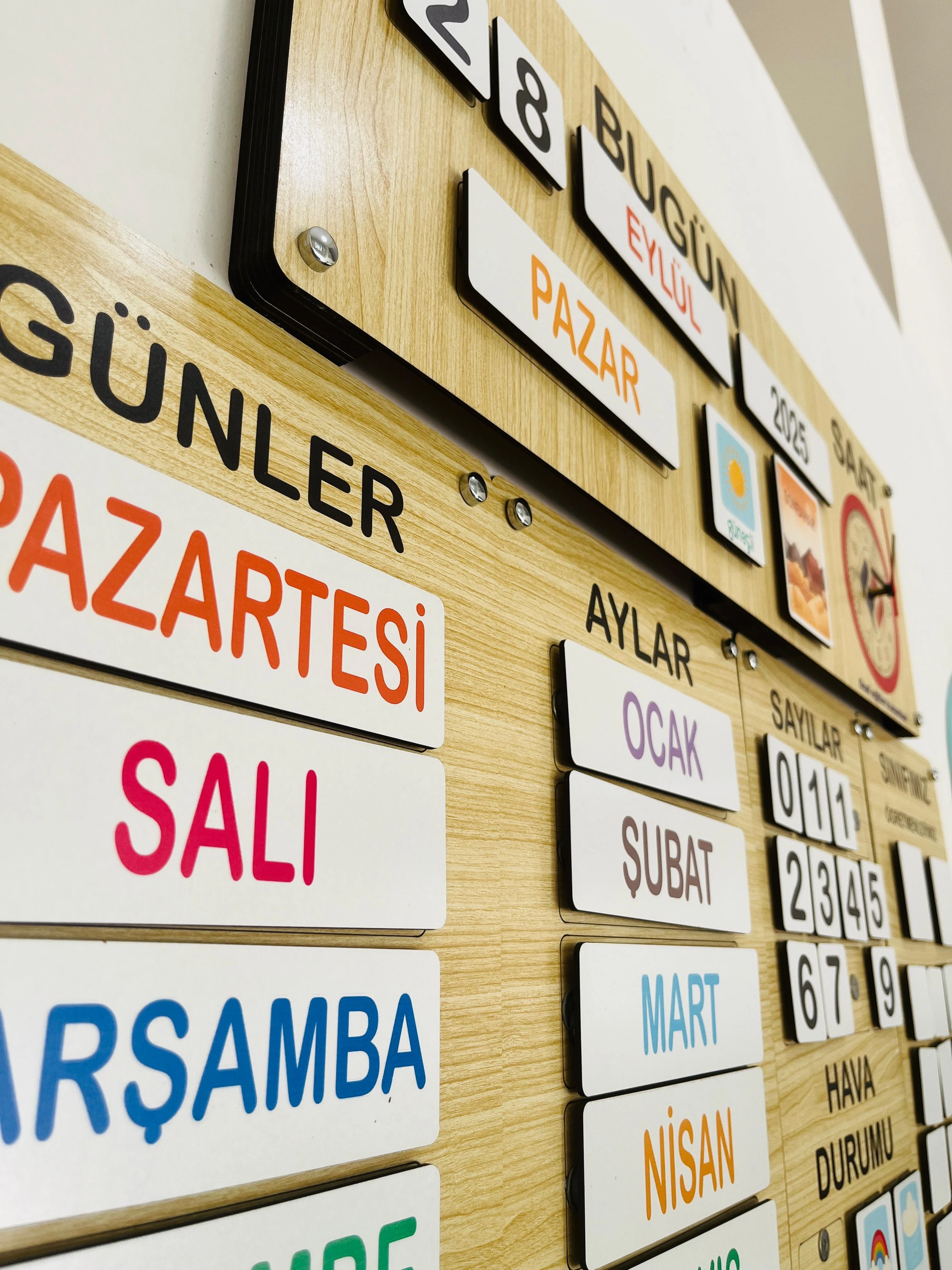 Ahşap Duvar Takvimi Mıknatıslı (Akçaağaç Renk)